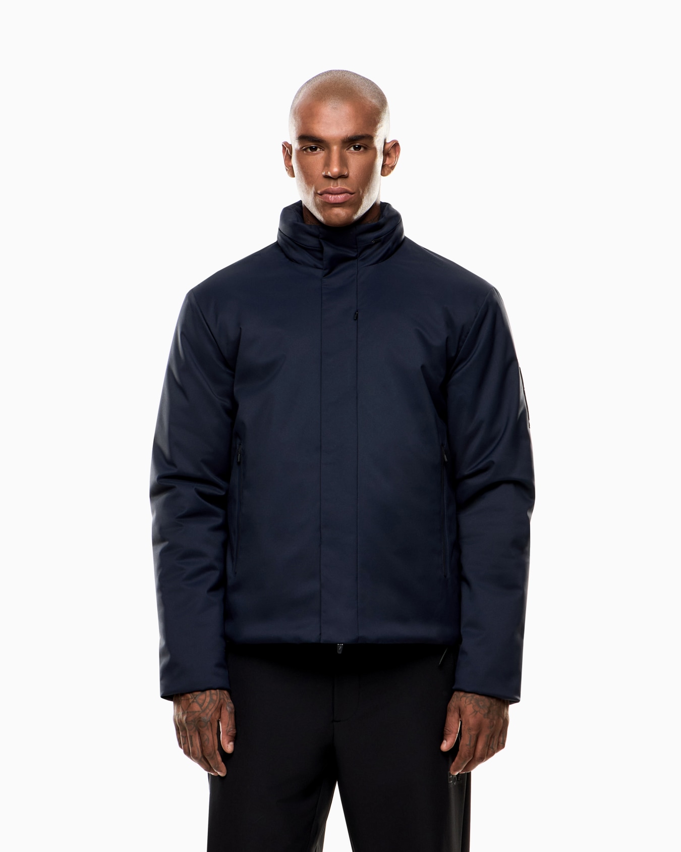 Veste rembourrée en tissu recyclé avec capuche Diapositive 3