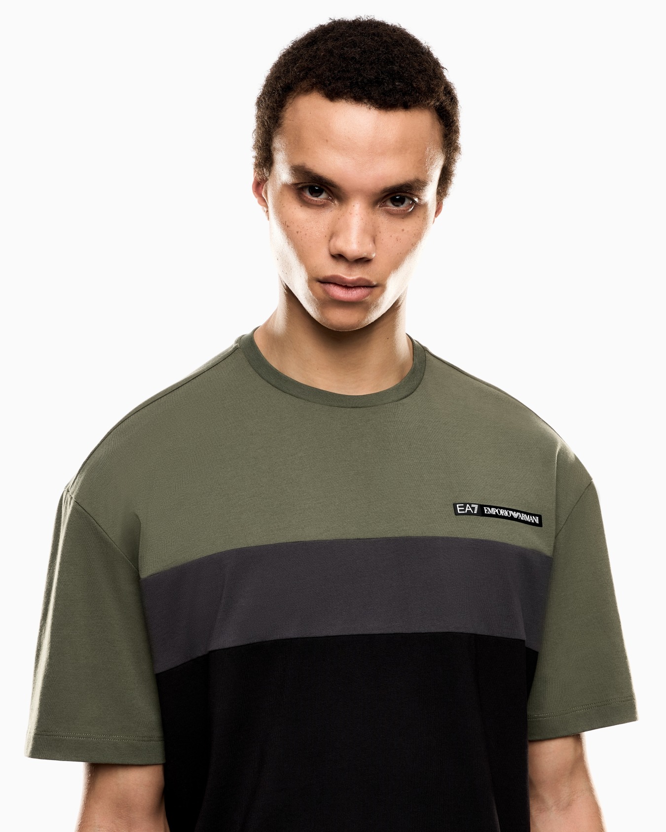 Camiseta de cuello redondo de mezcla de algodón Athletic Colour Block Diapositiva 4