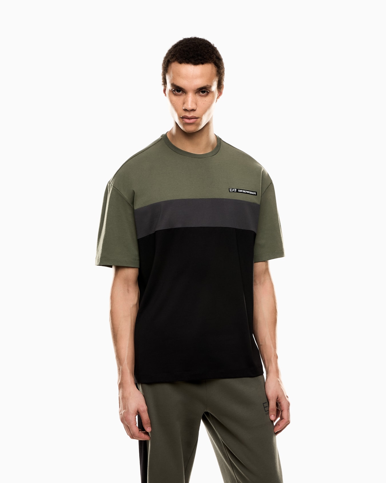 Camiseta de cuello redondo de mezcla de algodón Athletic Colour Block Diapositiva 3