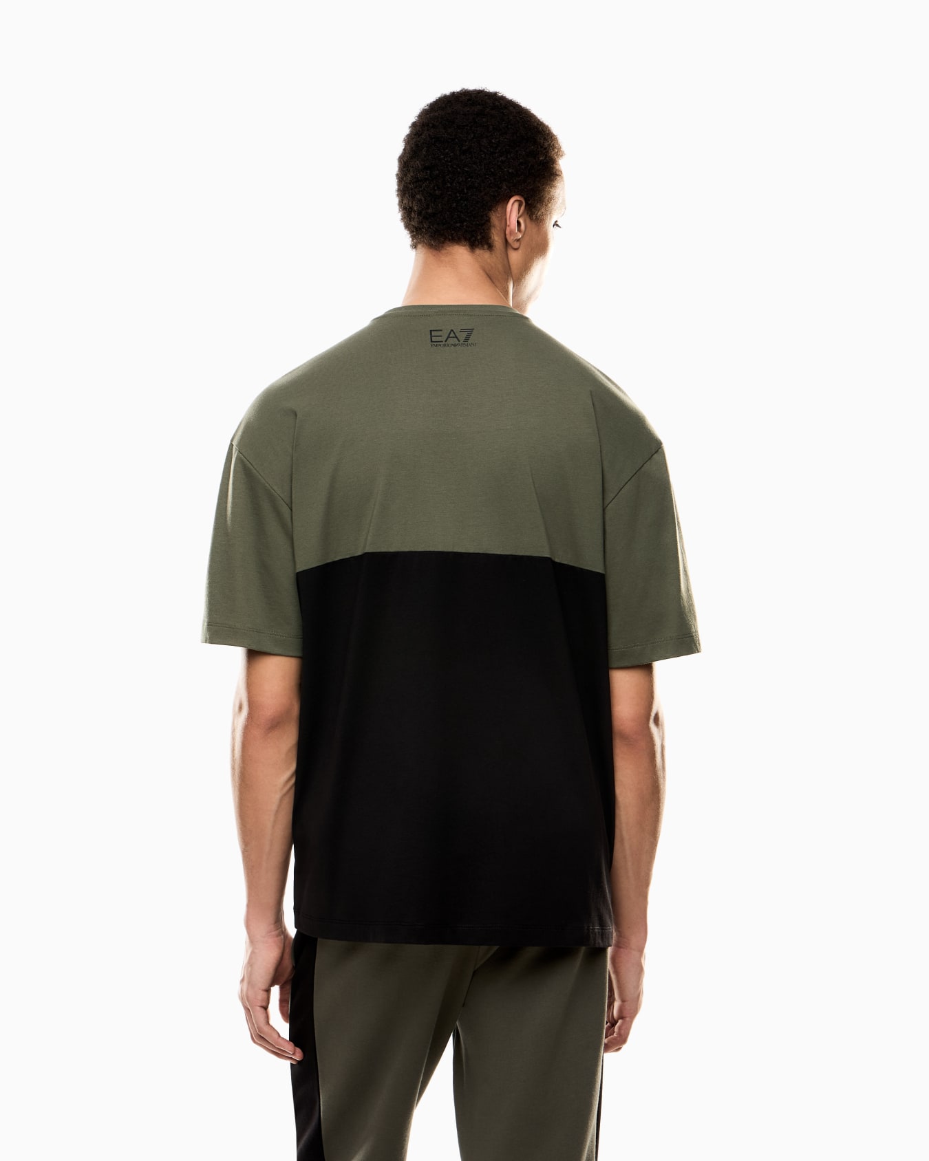 Camiseta de cuello redondo de mezcla de algodón Athletic Colour Block Diapositiva 2