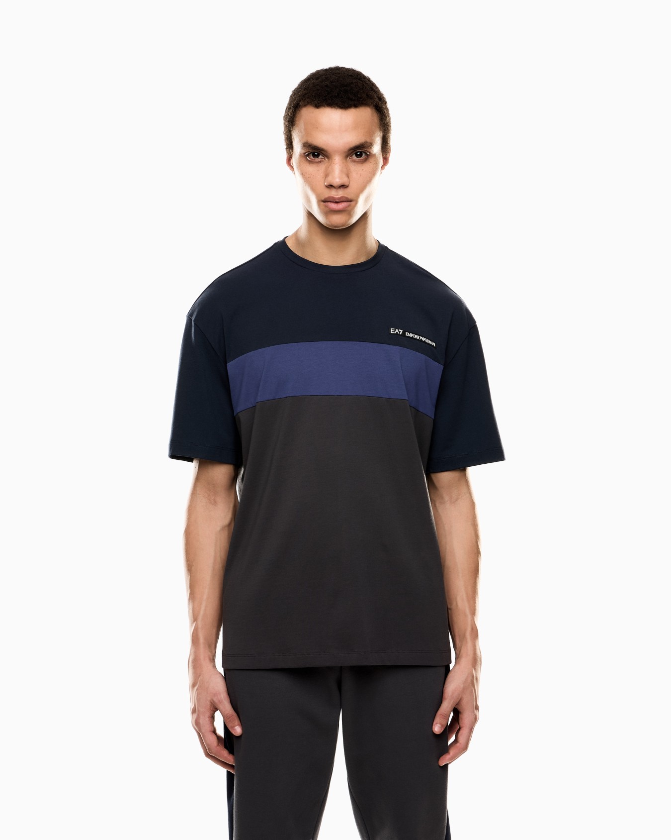 Camiseta de cuello redondo de mezcla de algodón Athletic Colour Block Diapositiva 3