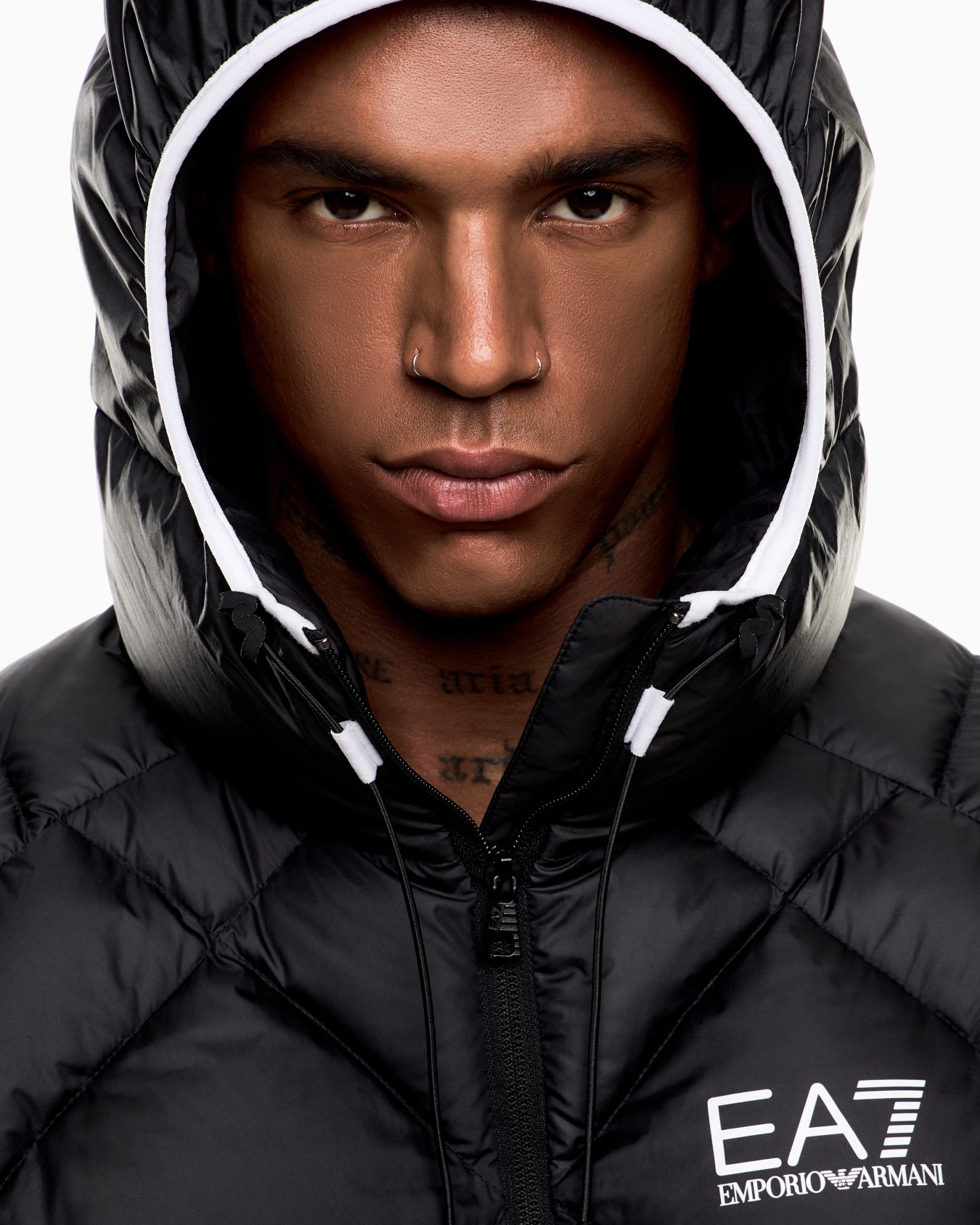 Down jacket with hood in technical fabric Slide 4