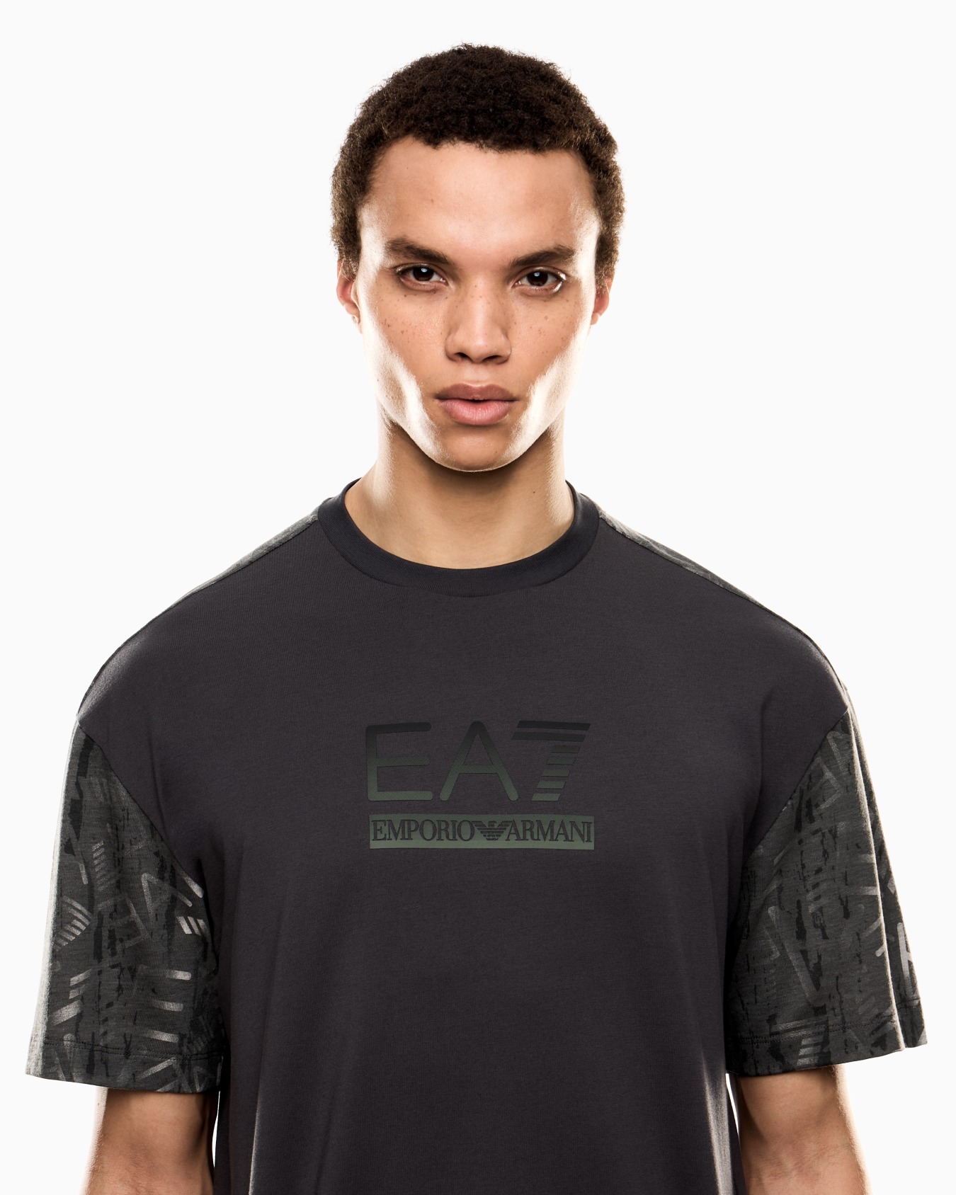Graphic Series cotton-jersey crew-neck T-shirt Slide 4