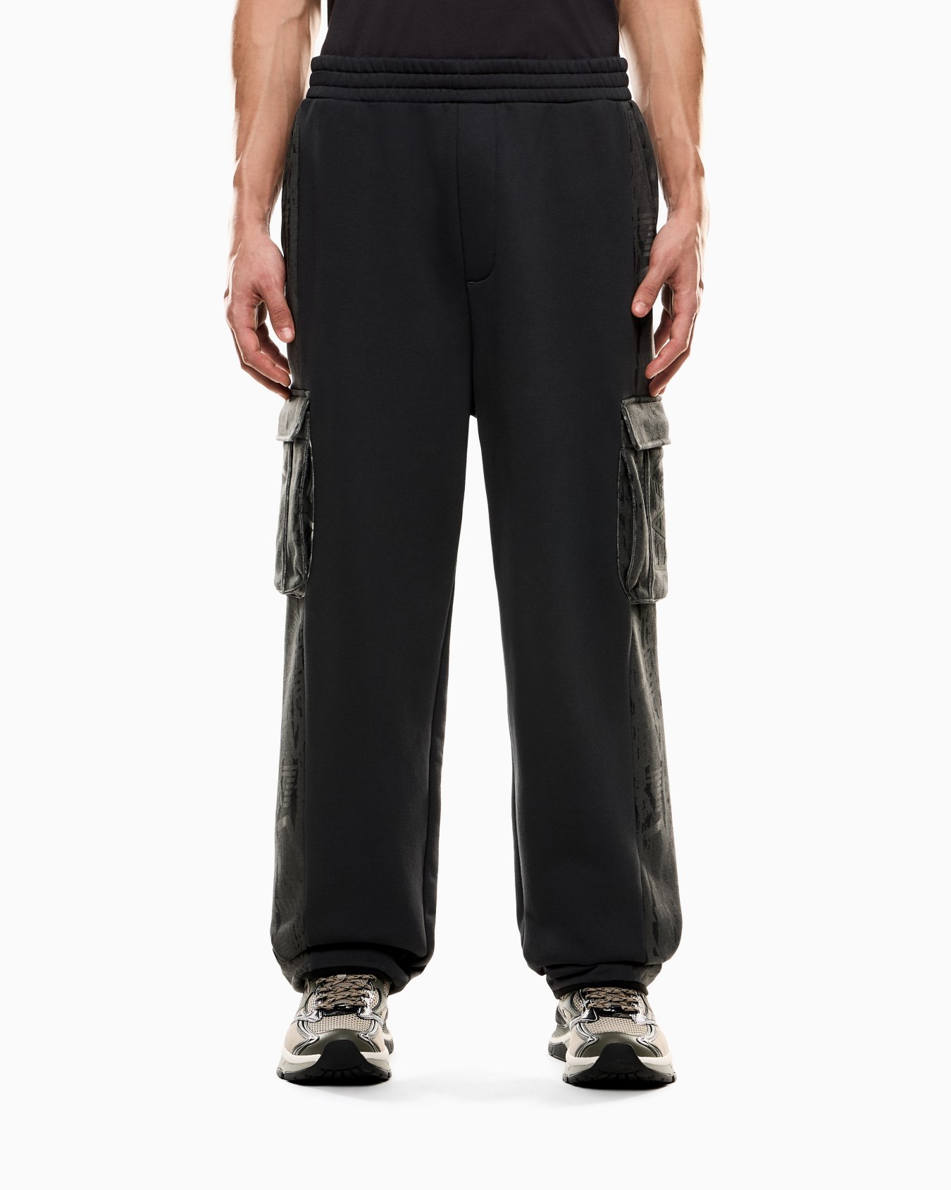 Graphic Series cotton jersey cargo trousers Slide 3