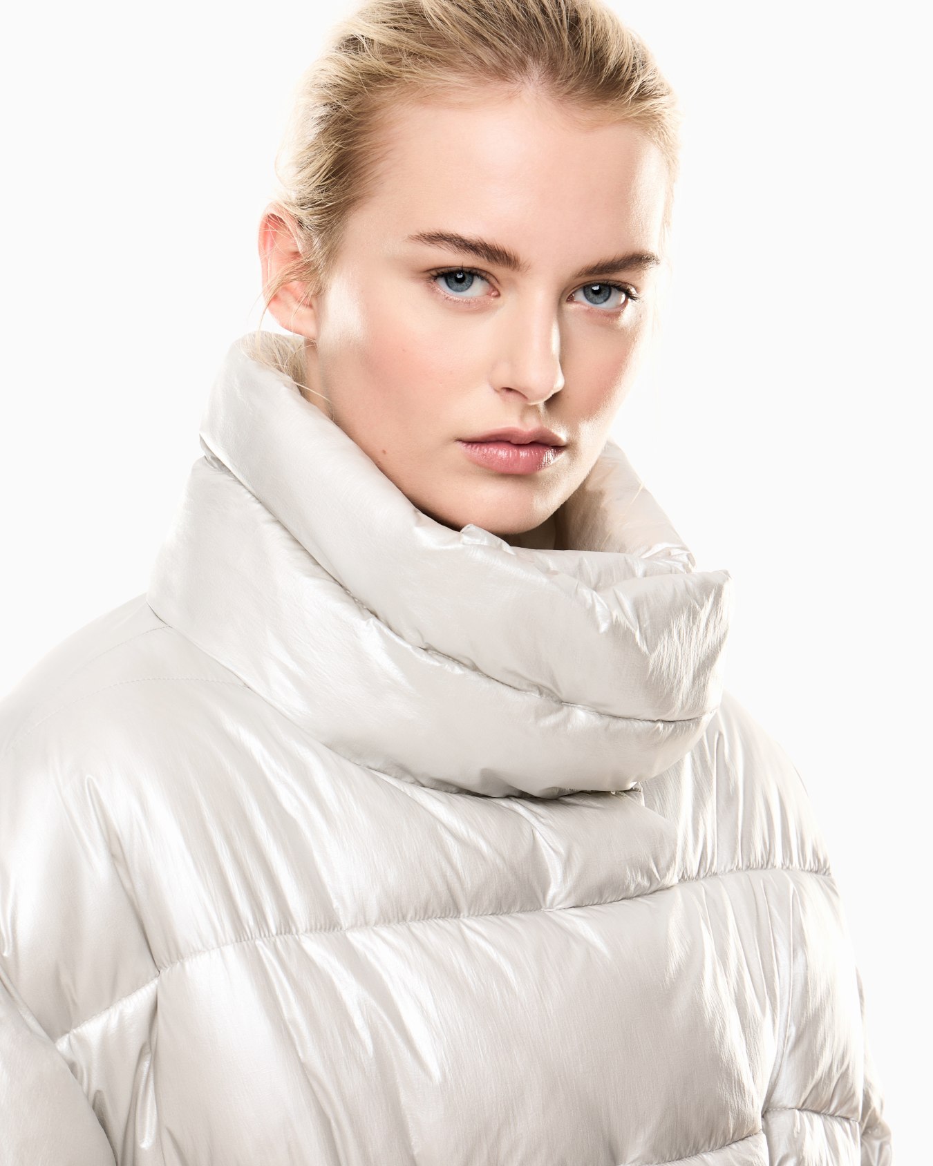 Precious padded jacket in pearlescent-effect nylon Slide 4