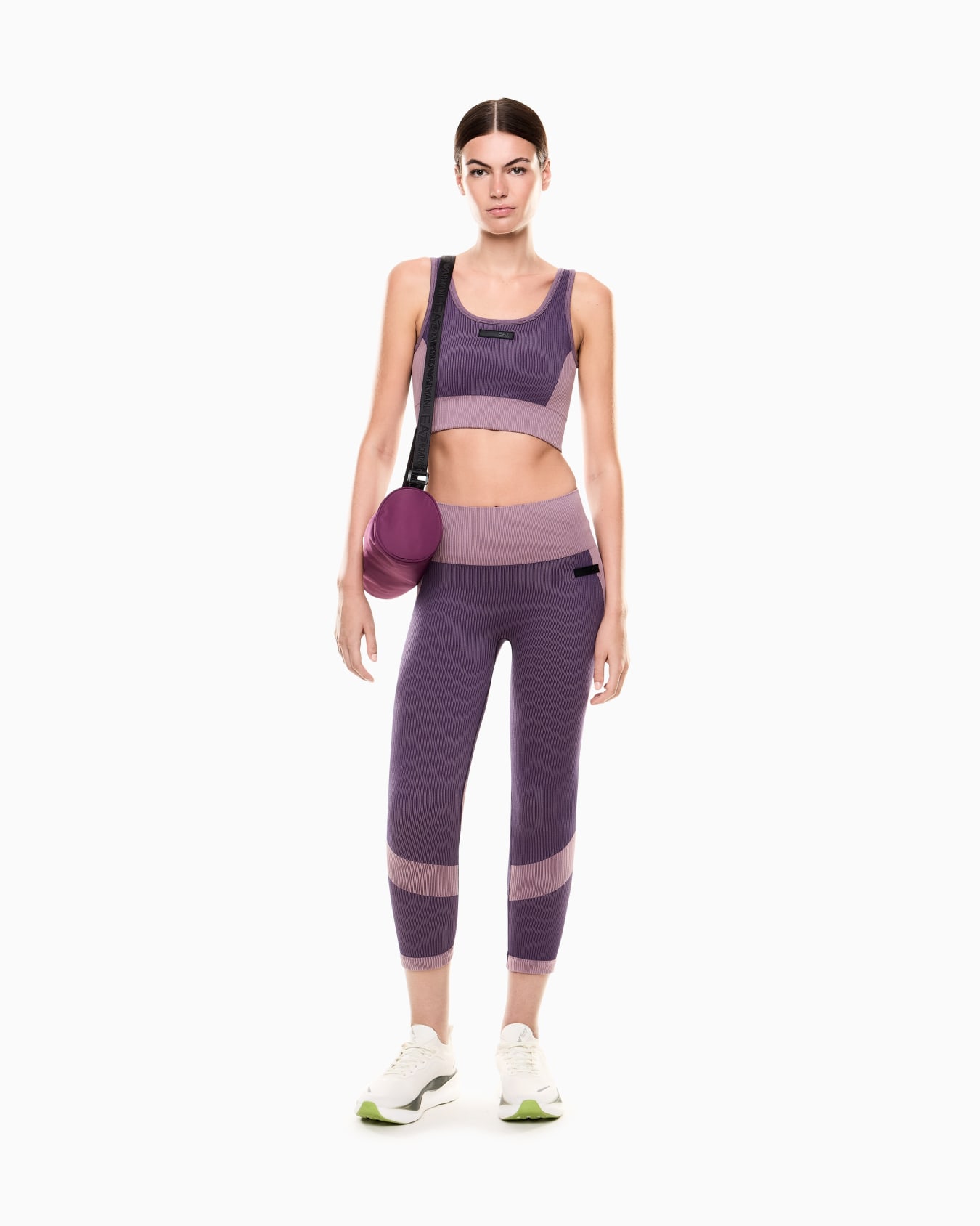 Dynamic Athlete seamless sports bra in VIGOR7 technical fabric Slide 1