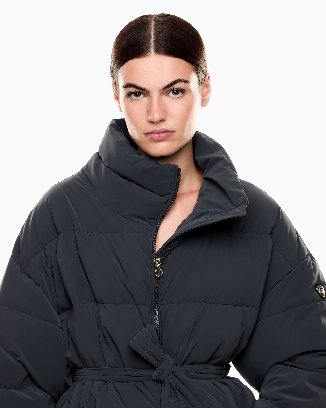 Veste longue matelassée en nylon avec ceinture Diapositive 3