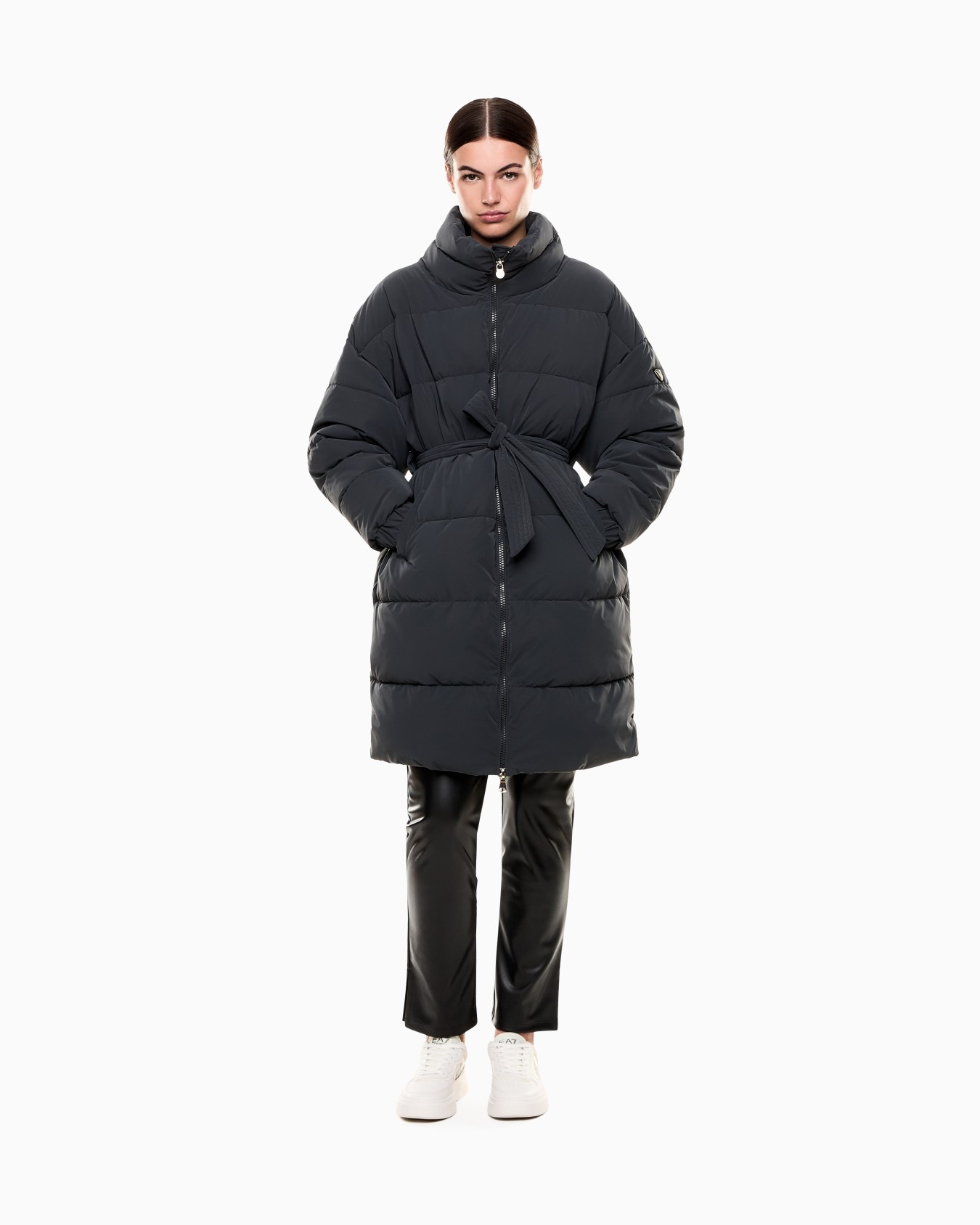 Veste longue matelassée en nylon avec ceinture Diapositive 1