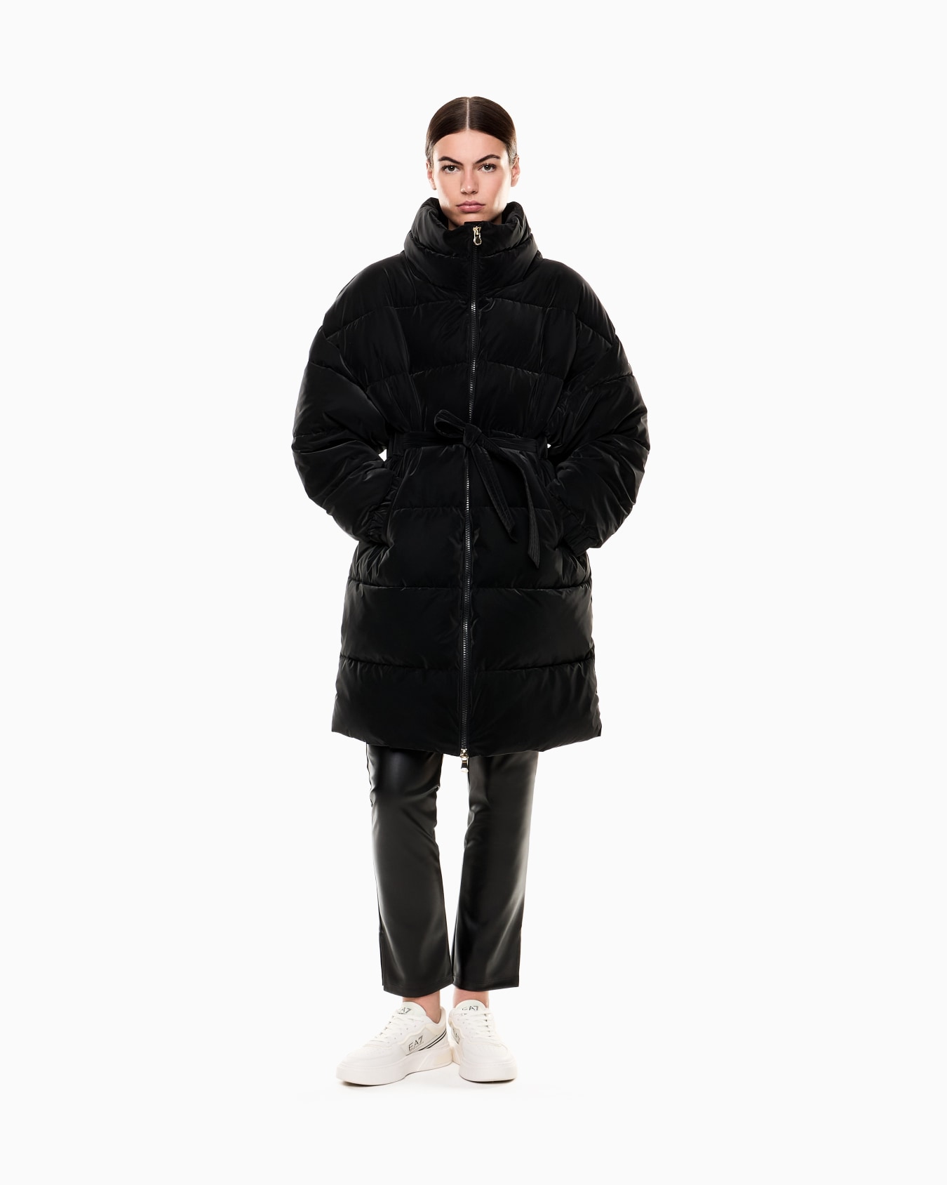 Veste longue matelassée en nylon avec ceinture Diapositive 1