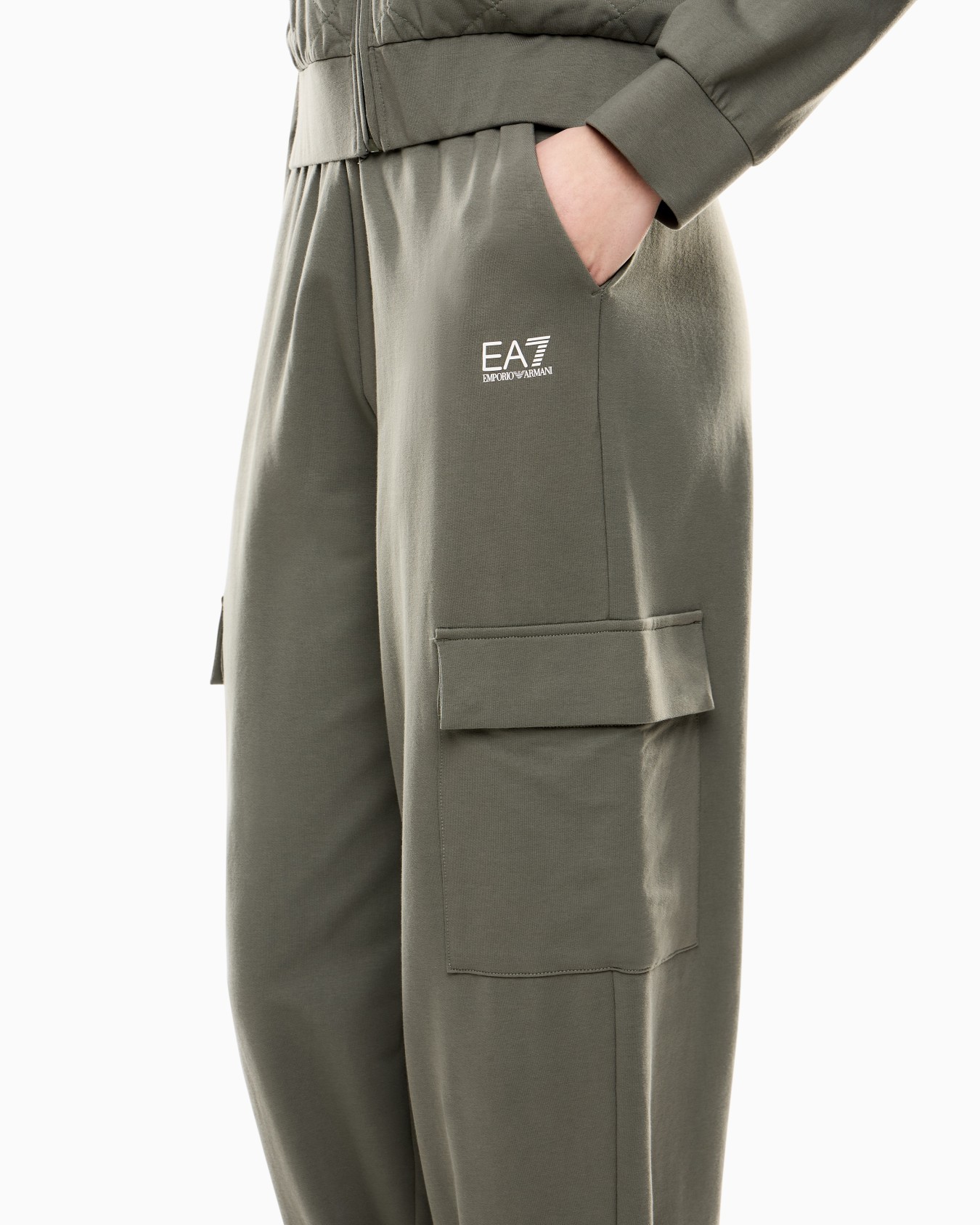 Stretch cotton tracksuit with cargo trousers Slide 4