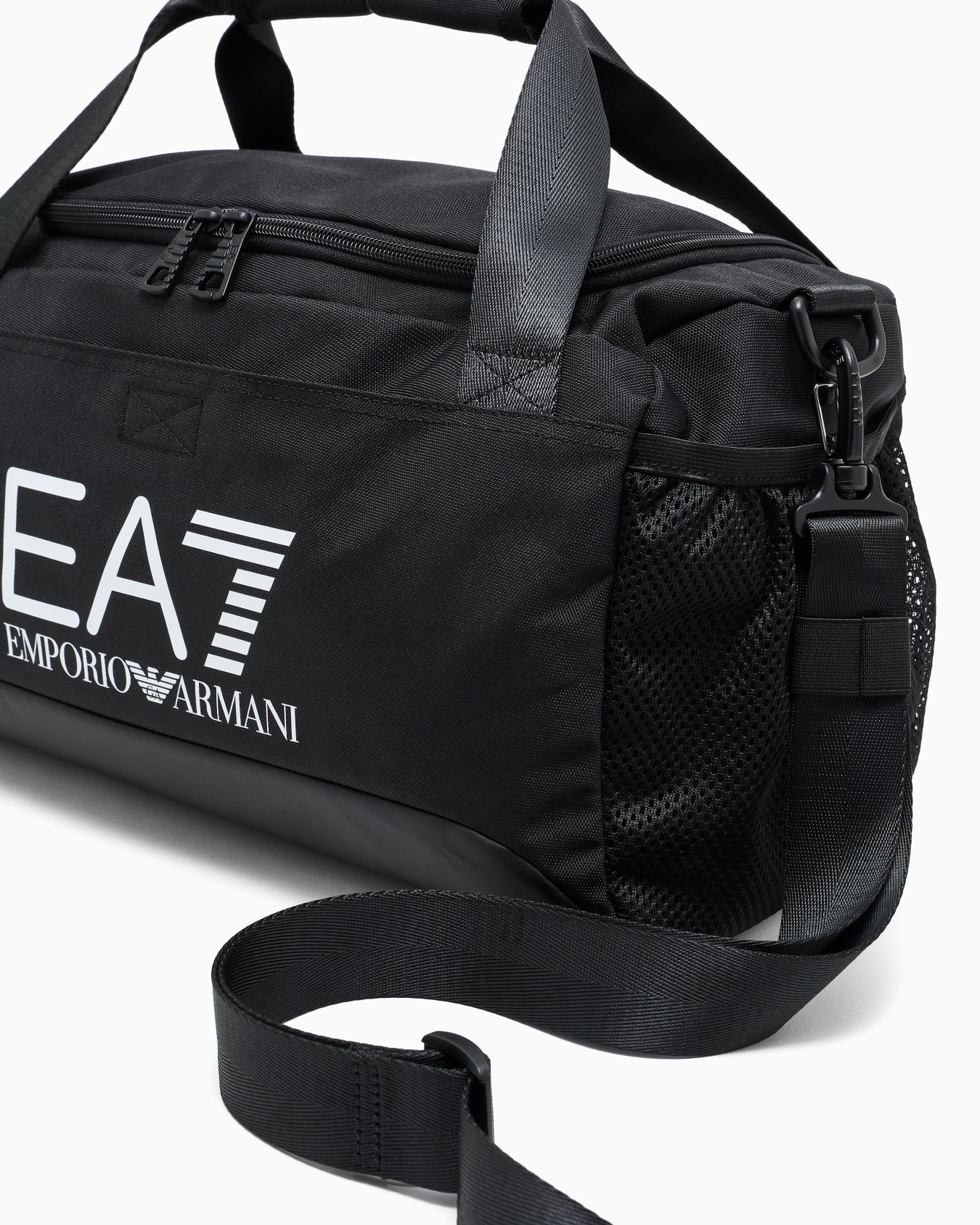 Train Core small gym bag with oversized EA7 logo Slide 4