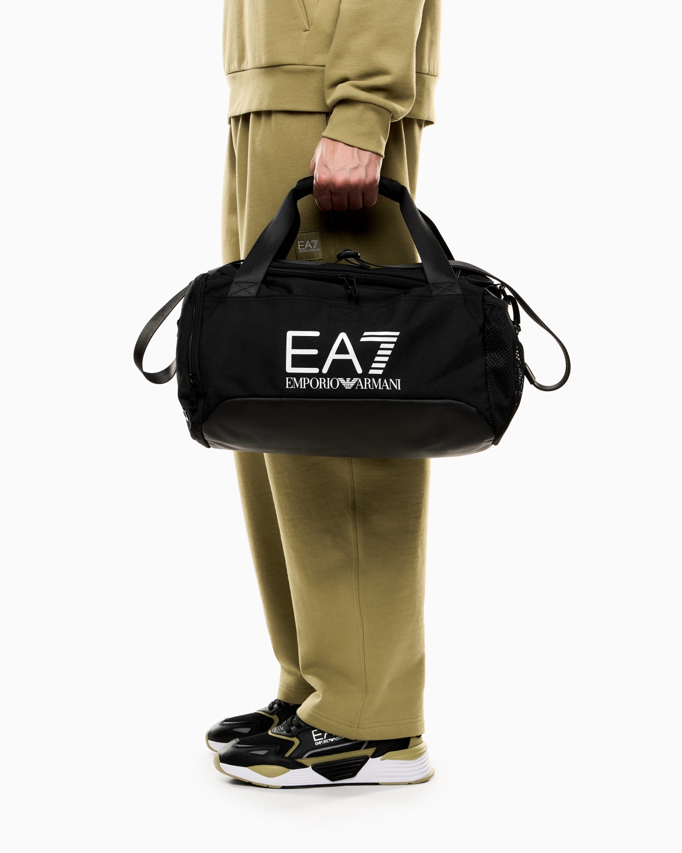 Train Core small gym bag with oversized EA7 logo Slide 5