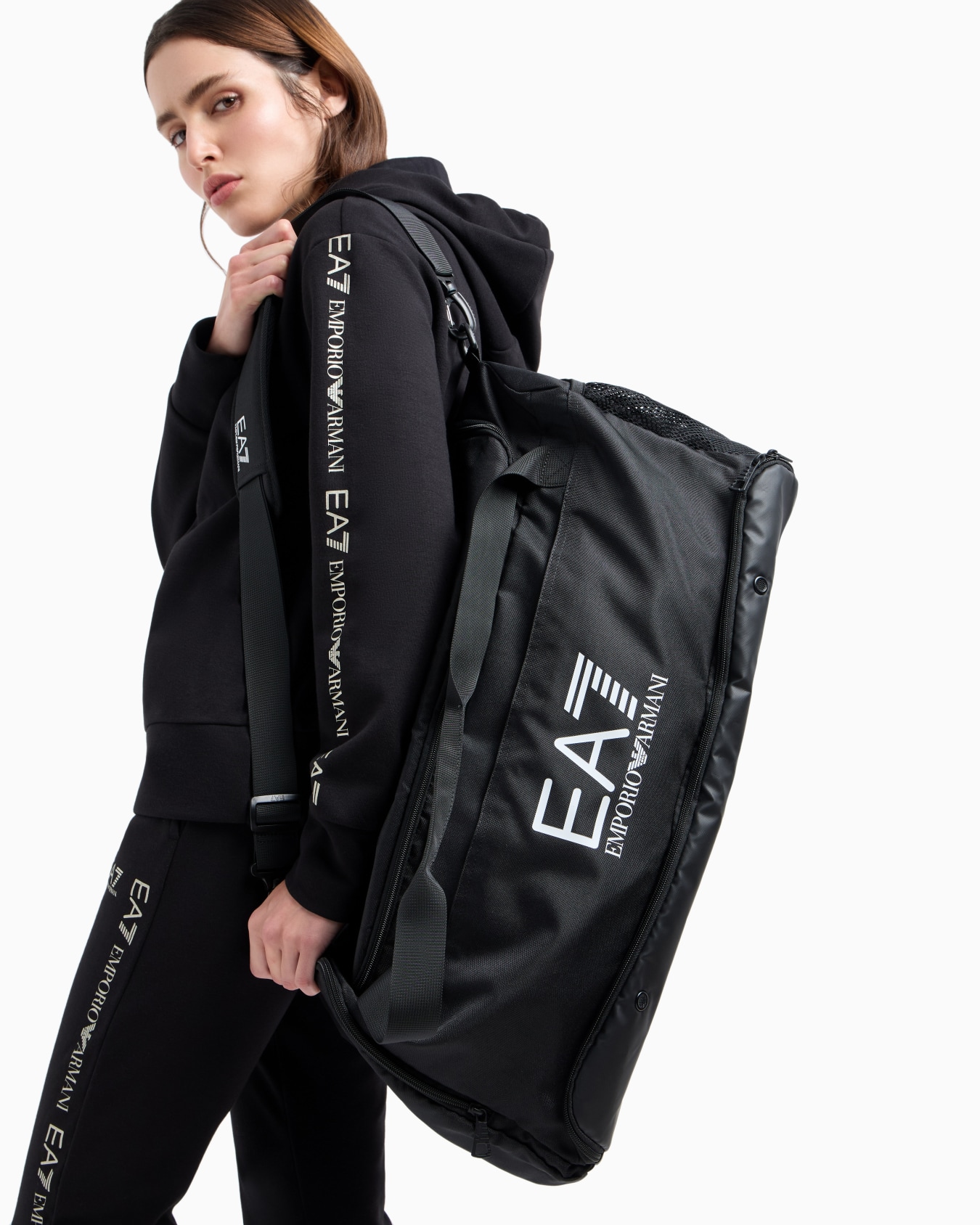 Train Core large gym bag with oversized EA7 logo Slide 5