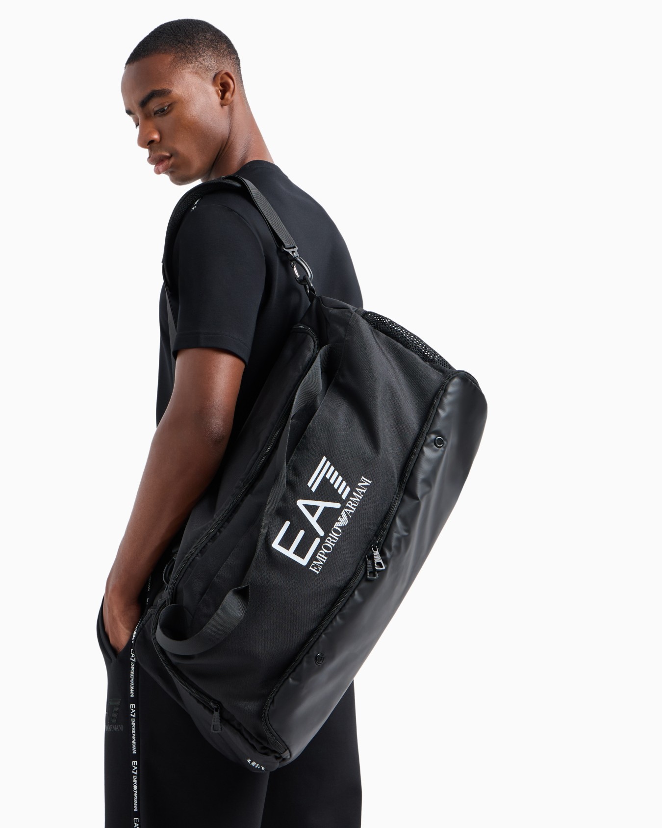 Train Core large gym bag with oversized EA7 logo Slide 6