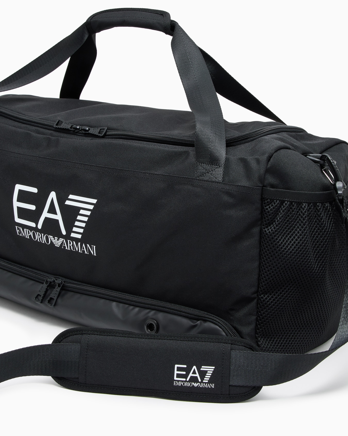 Train Core large gym bag with oversized EA7 logo Slide 4