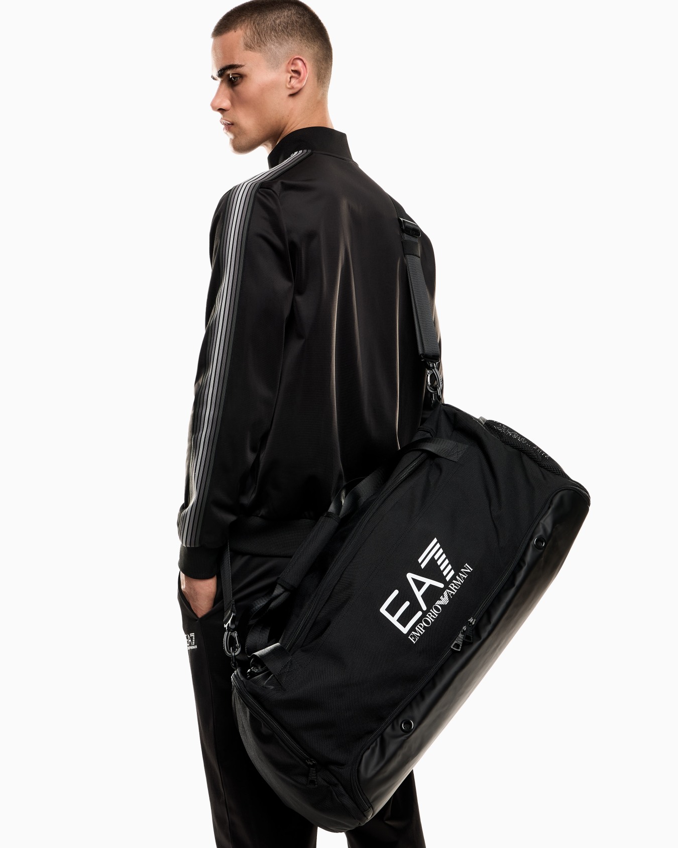 Train Core large gym bag with oversized EA7 logo Slide 6