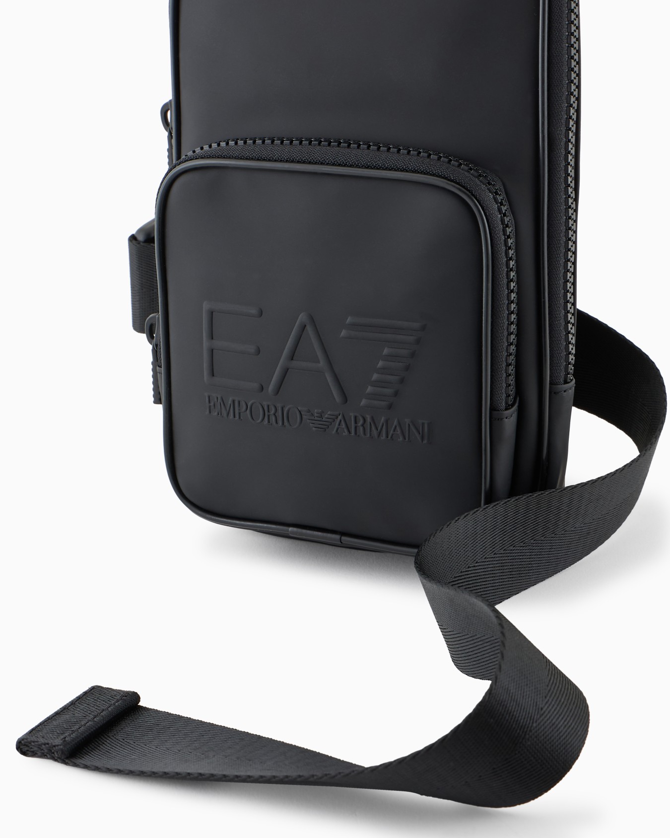 Large one-shoulder bag in rubberised fabric Slide 4