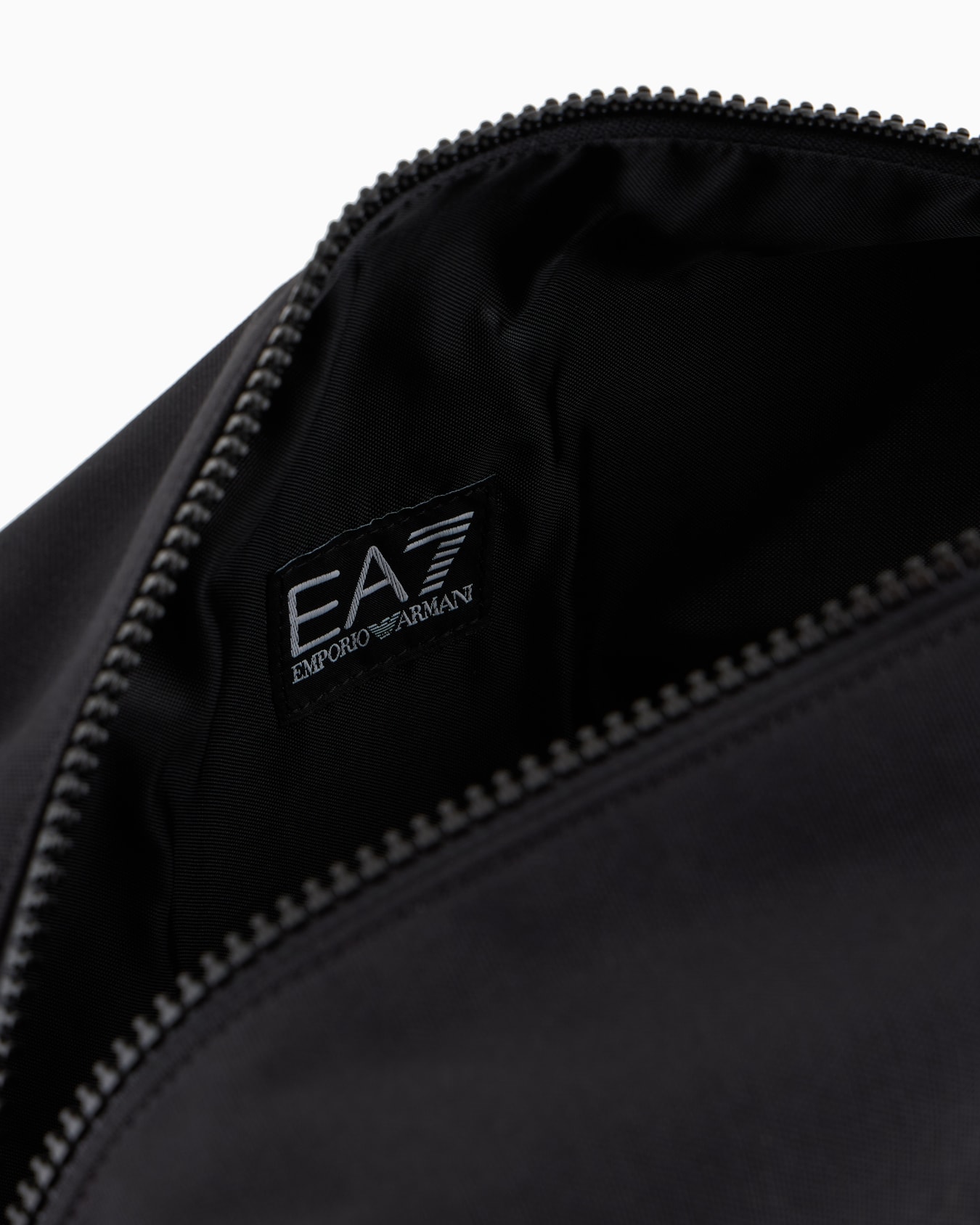 Washbag with oversized logo Slide 3