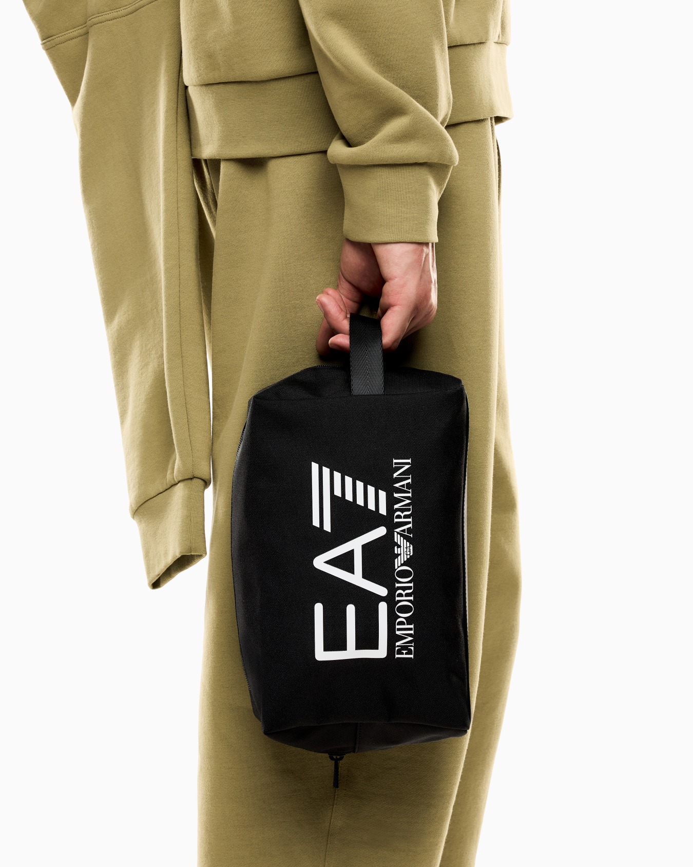 Train Core washbag with EA7 logo Slide 4