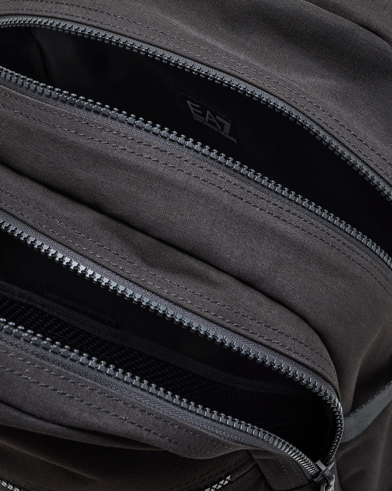 Technical-fabric round backpack Slide 3