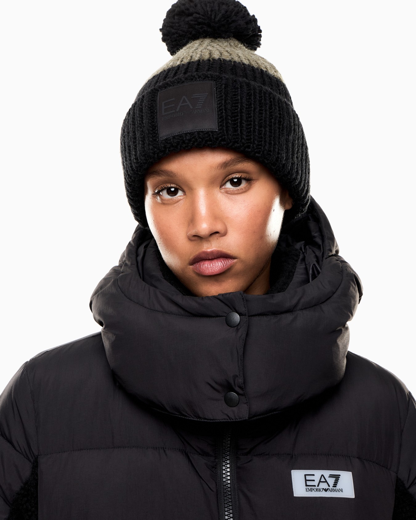 Wool-blend beanie with a pom-pom Slide 2