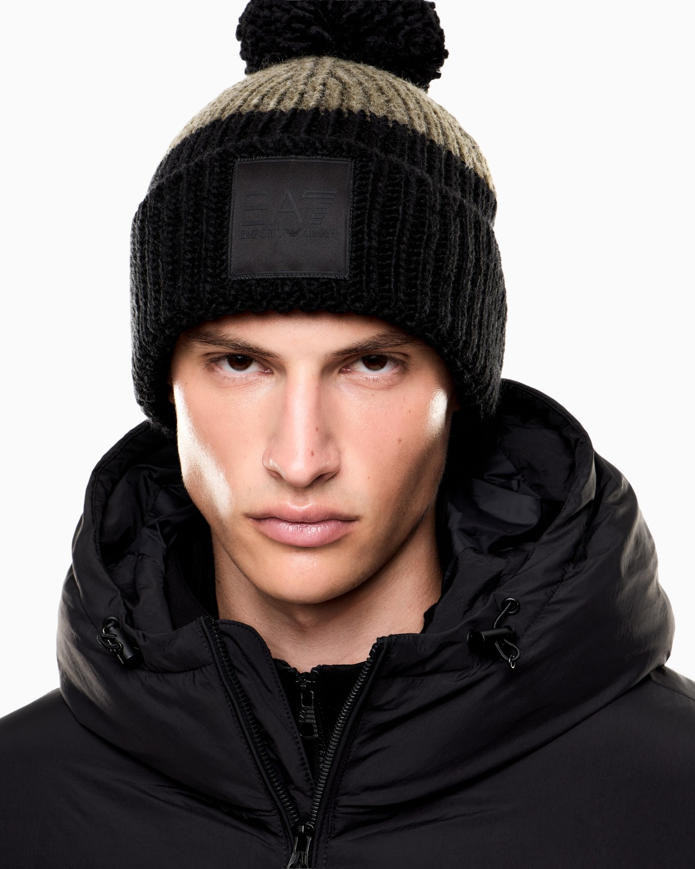 Wool-blend beanie with a pom-pom Slide 3