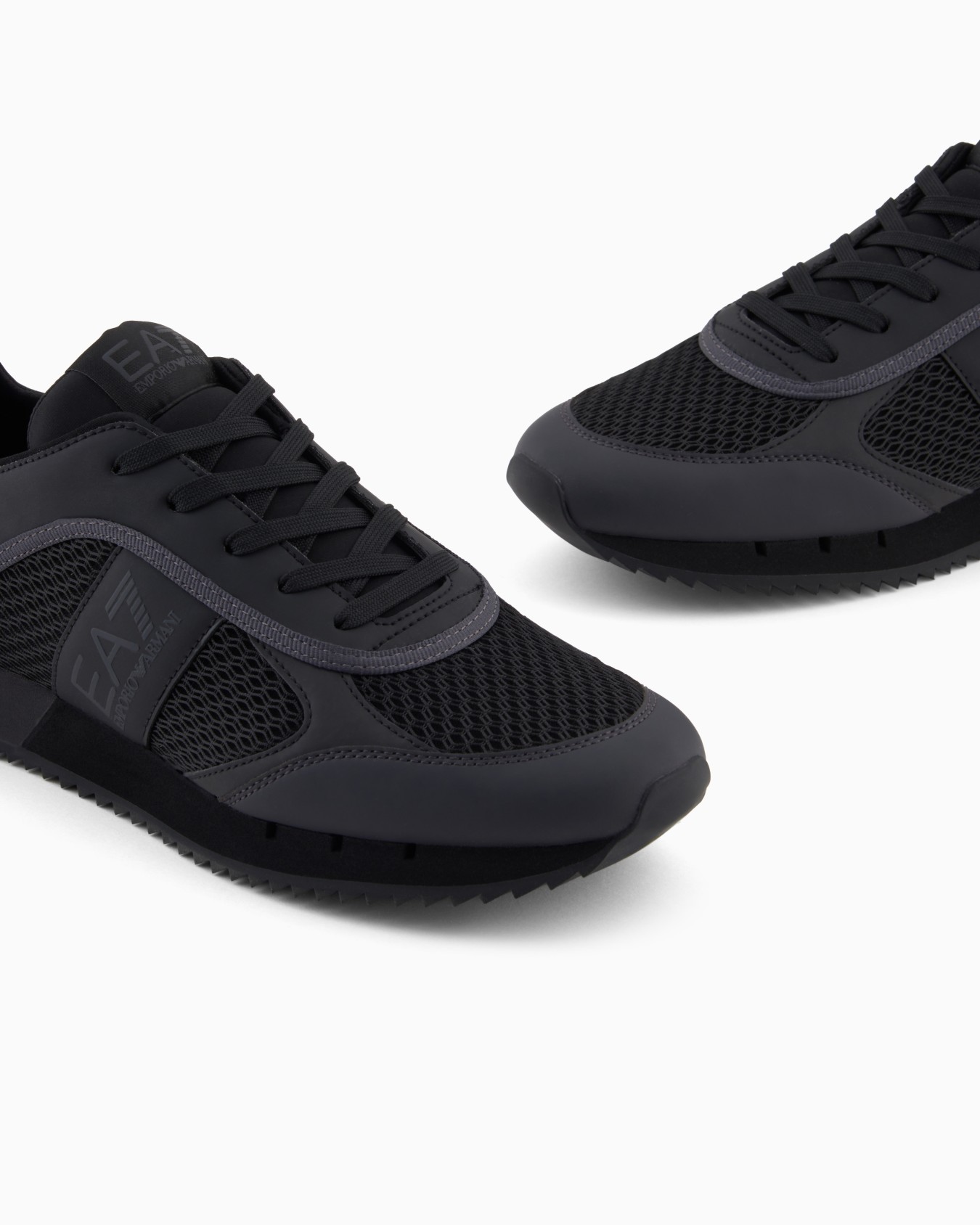 Black and White Laces sneakers Slide 4
