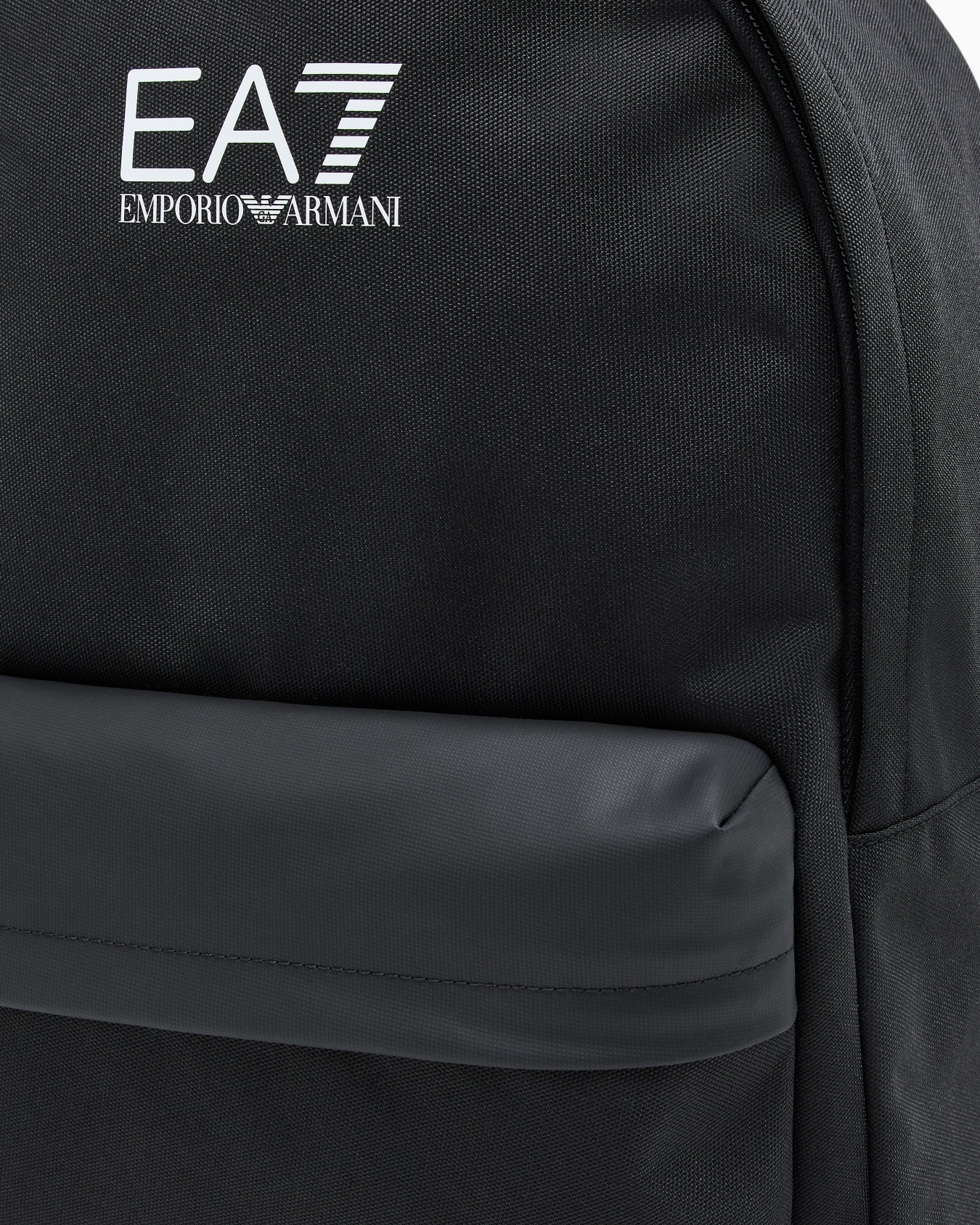Train Core round backpack with oversized EA7 Logo Slide 4