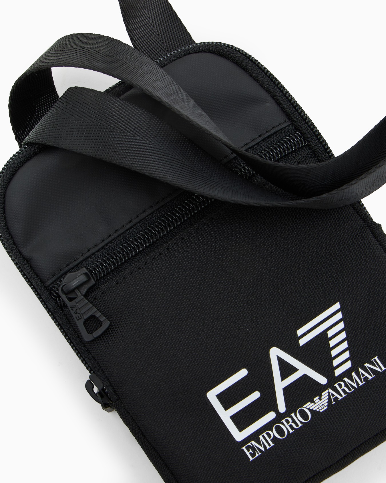 Train Core small cross-body bag with oversized EA7 logo Slide 4