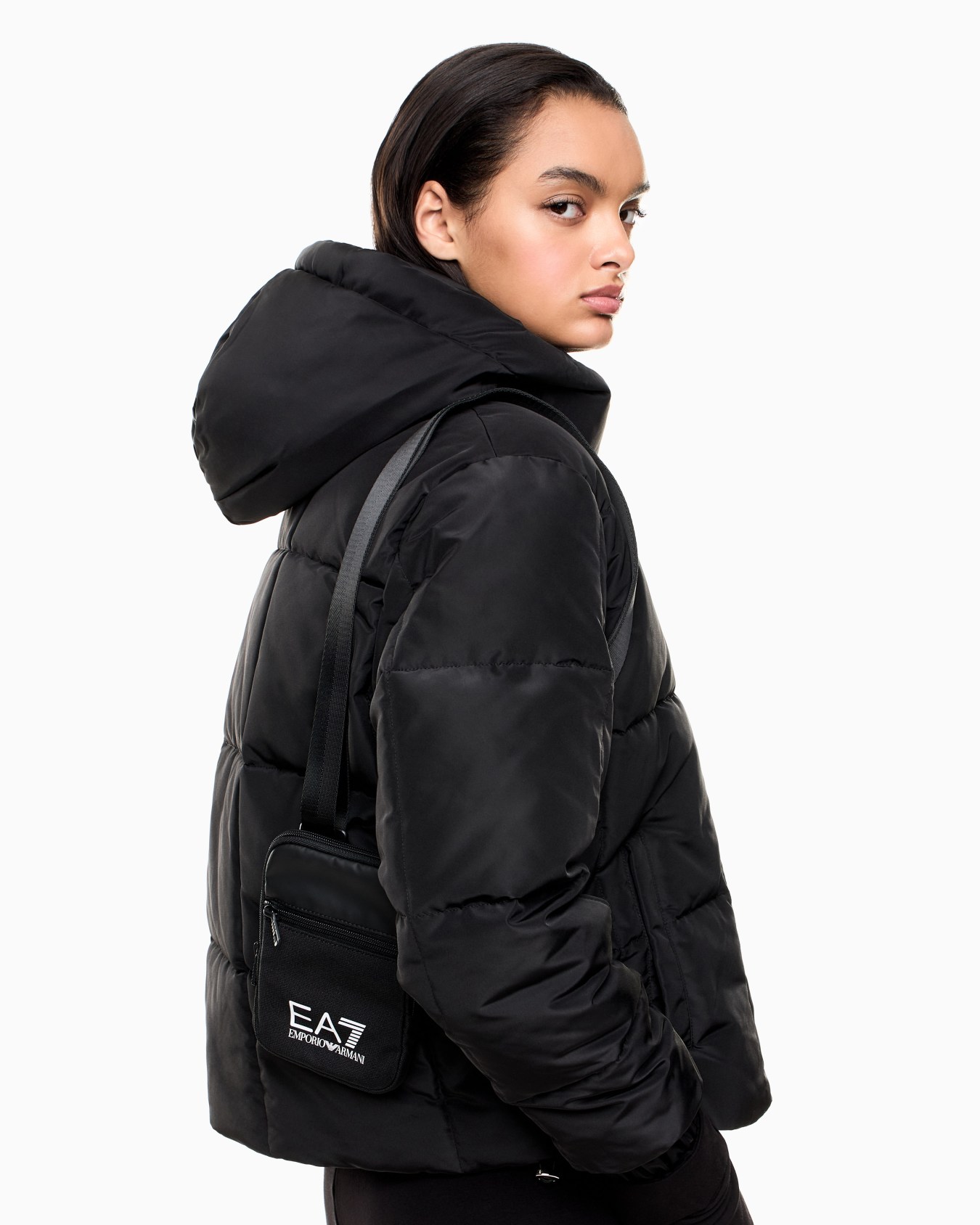 Train Core small cross-body bag with oversized EA7 logo Slide 5