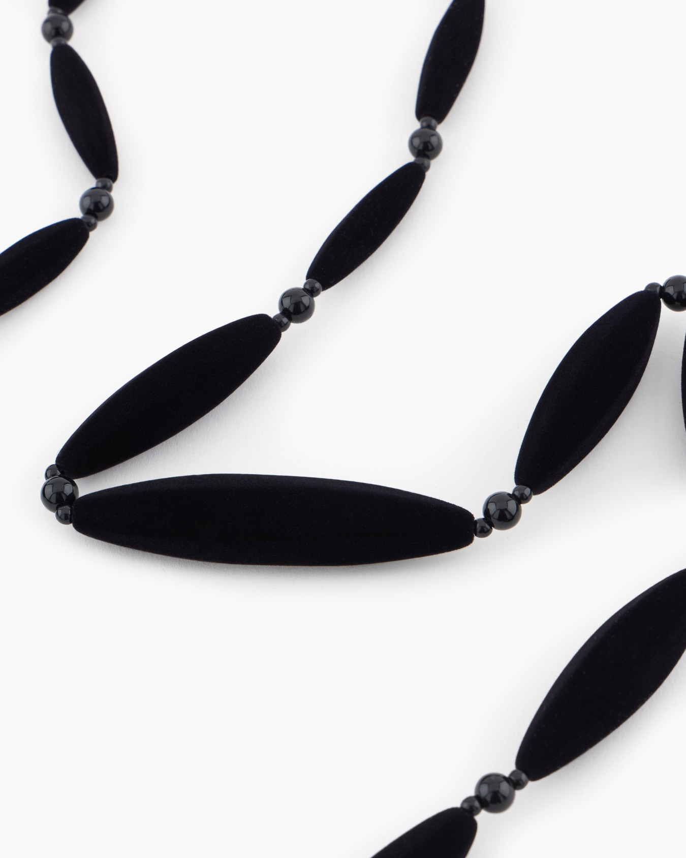 Collier long avec éléments floqués Diapositive 1