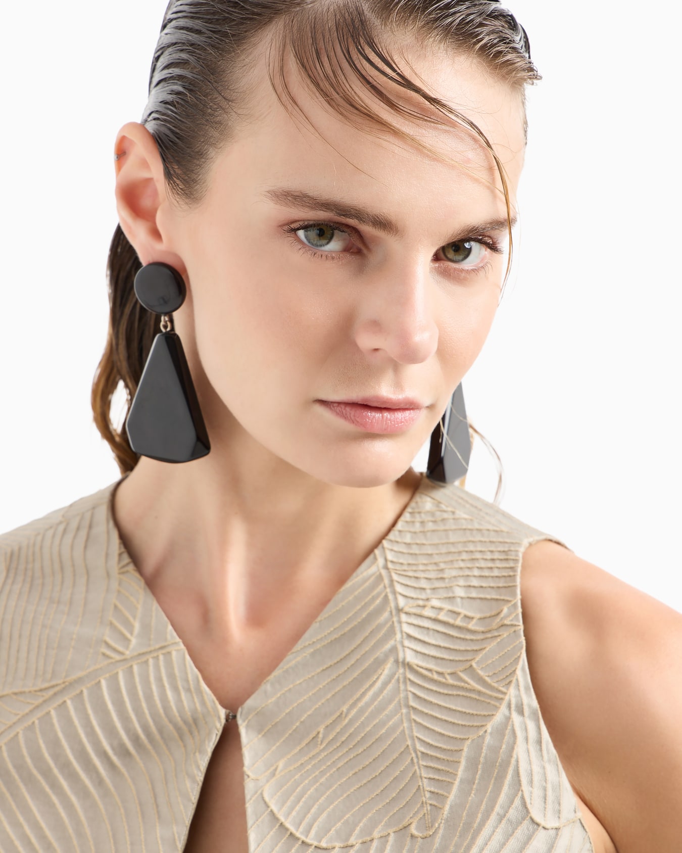 Triangle-shaped pendant earrings Slide 2