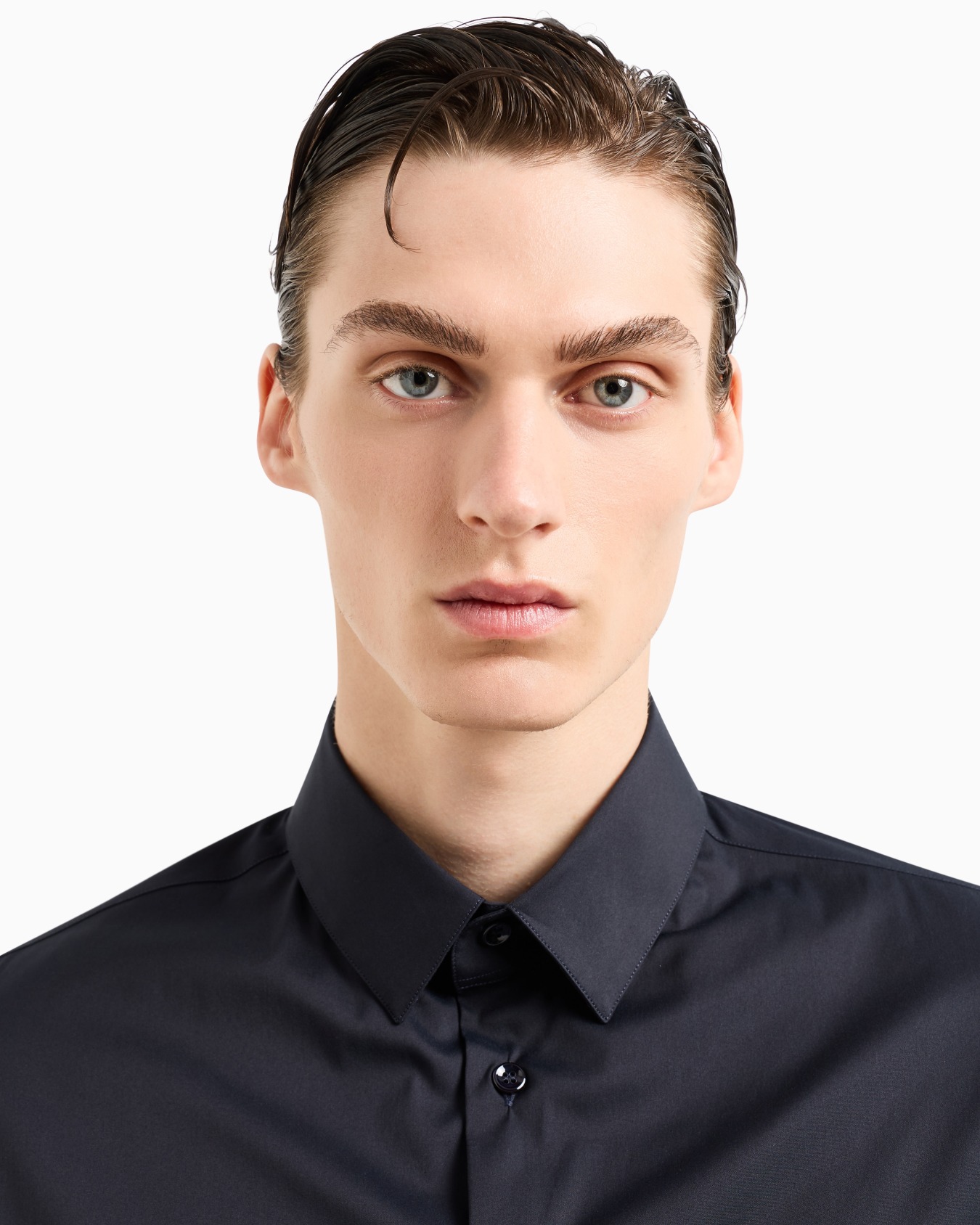 Camicia in tessuto stretch con collo classico con stecche Slide 4