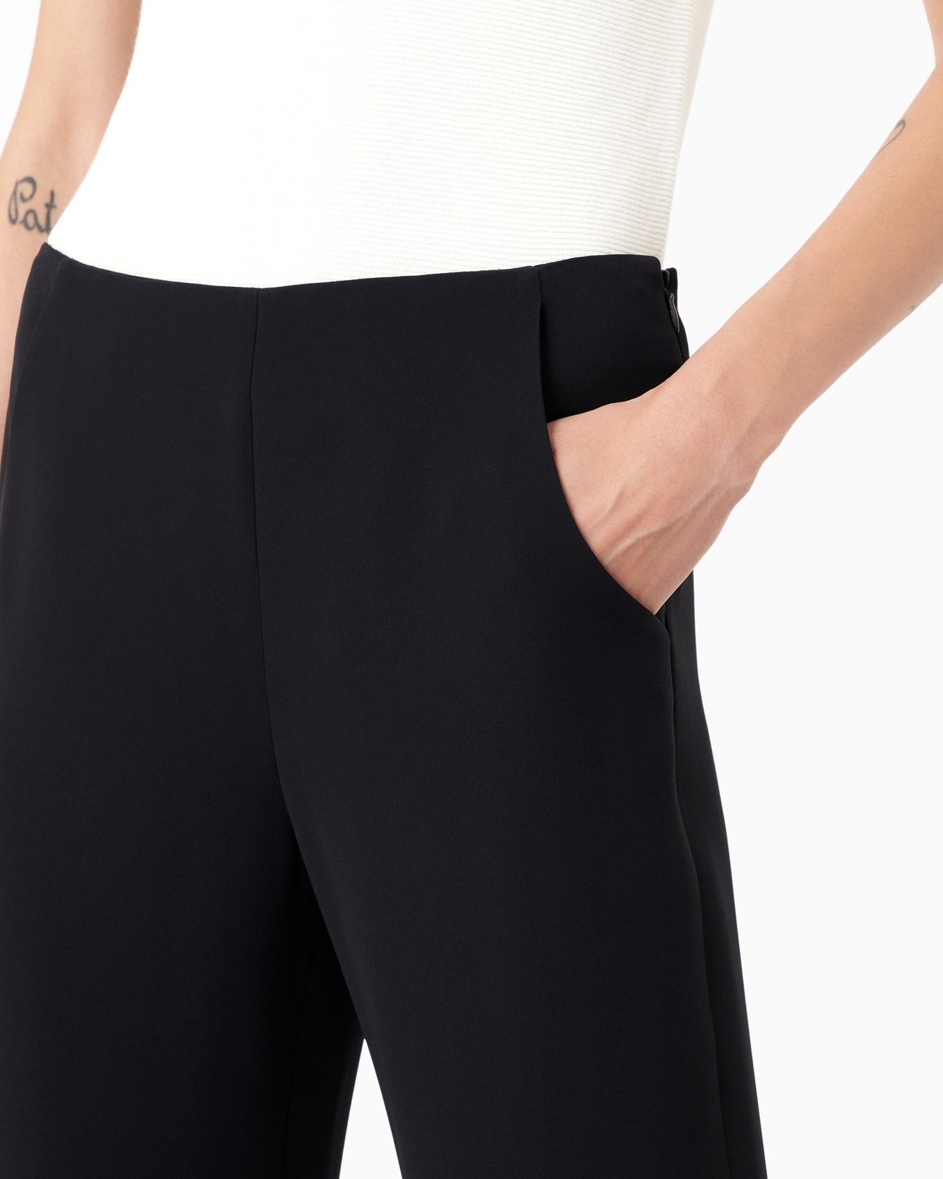 Cigarette pants in pure silk Slide 4