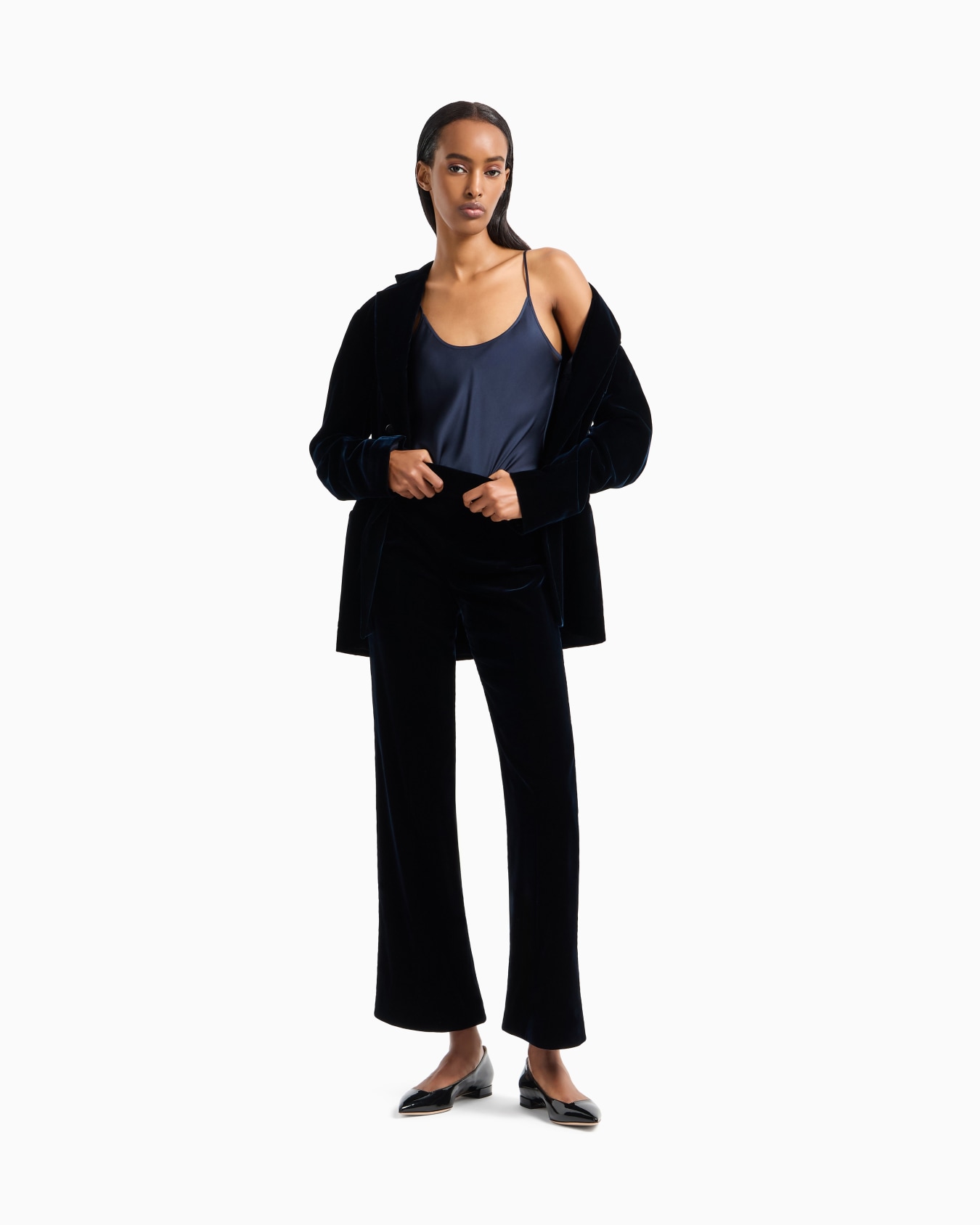 Cropped trousers in velvet Slide 1