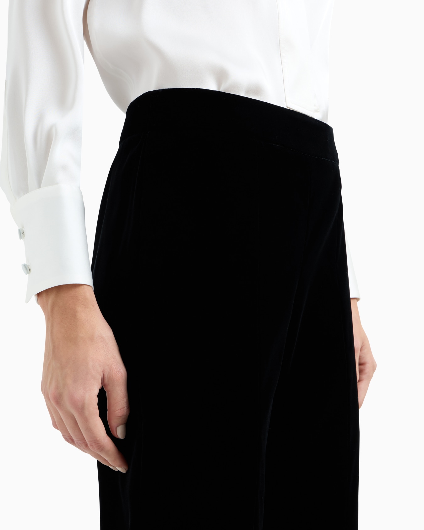 Cropped trousers in velvet スライドする 4