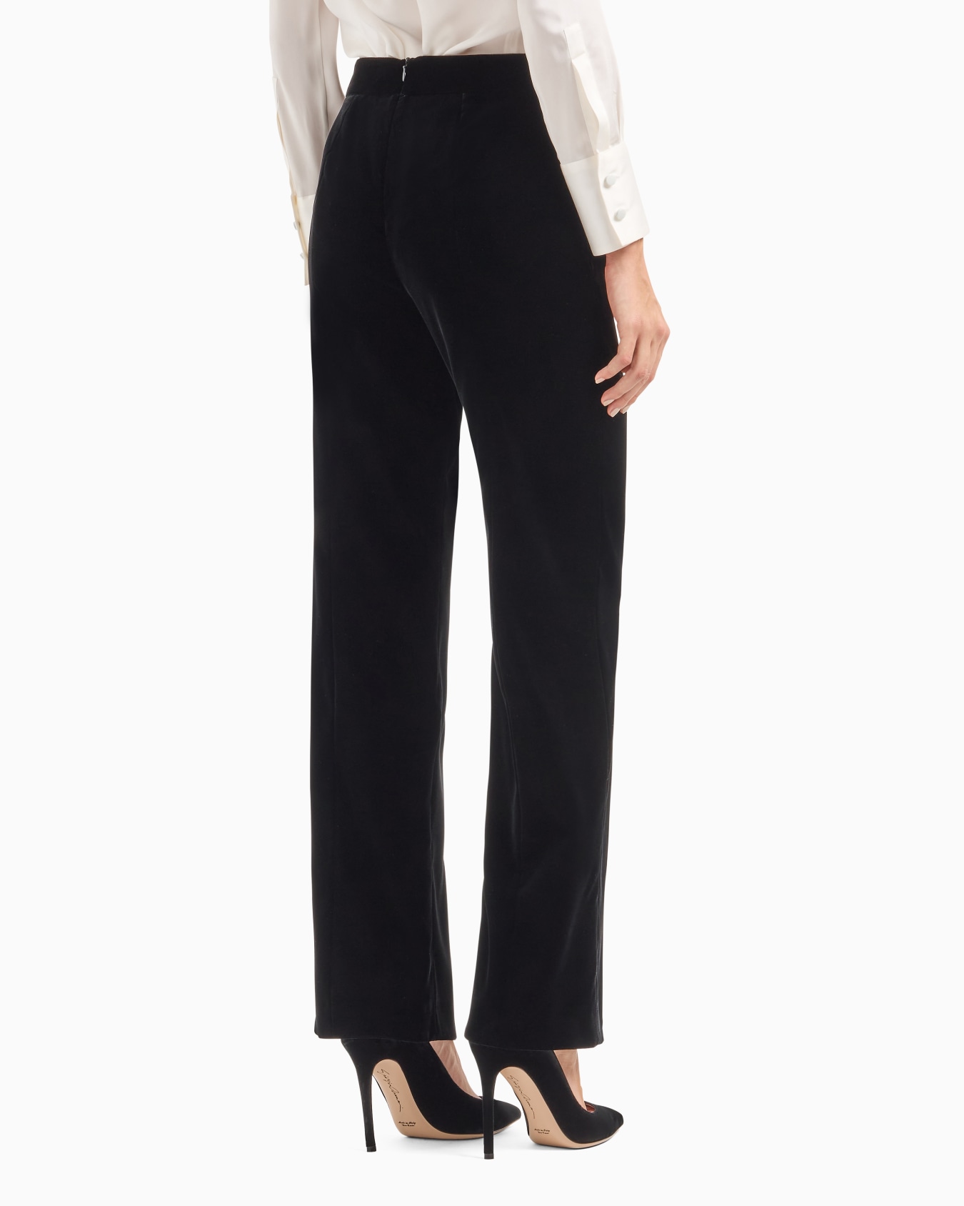 Cropped trousers in velvet Slide 2