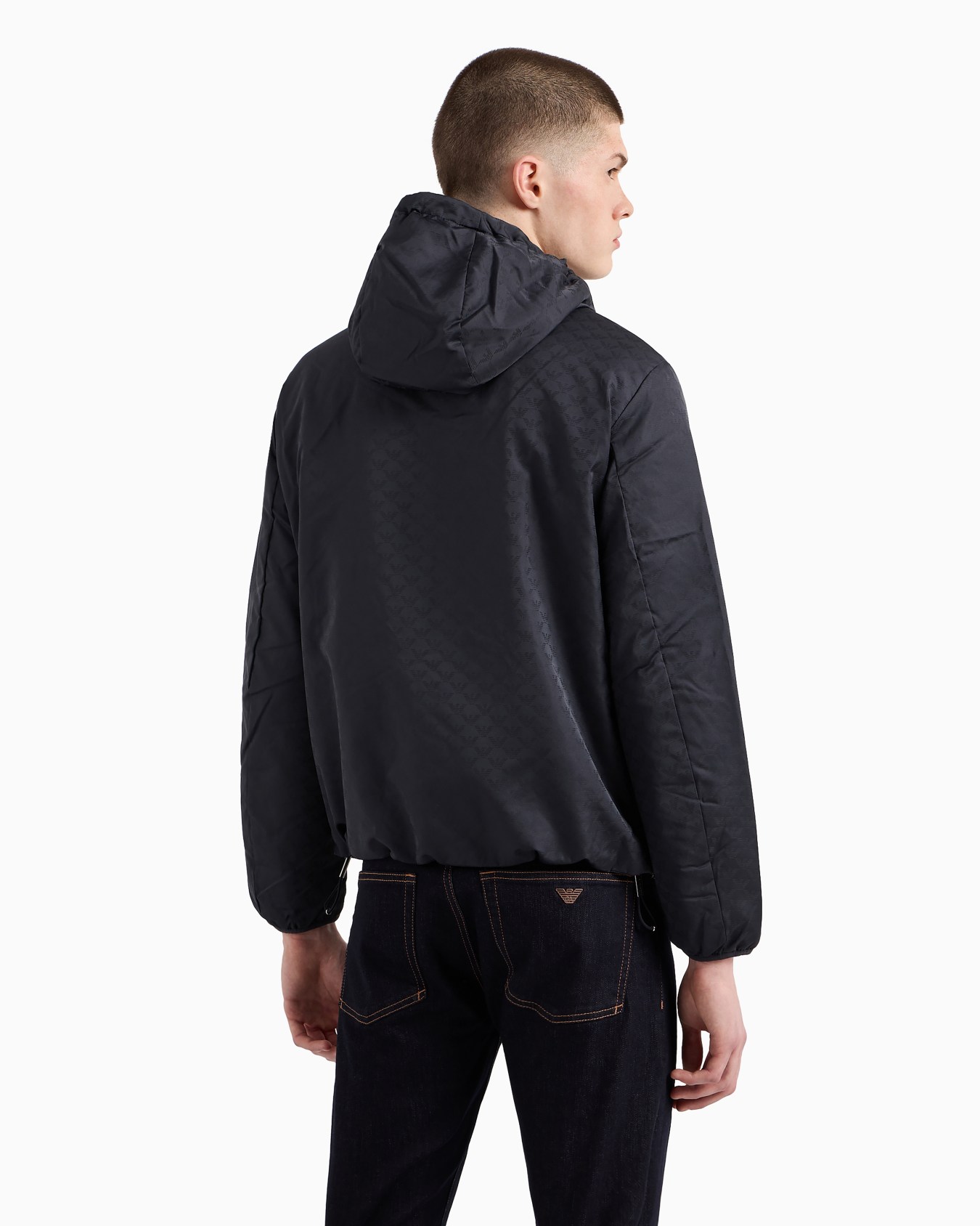 Cazadora con capucha y cremallera de nailon con motivo integral de águila en tejido jacquard Diapositiva 2