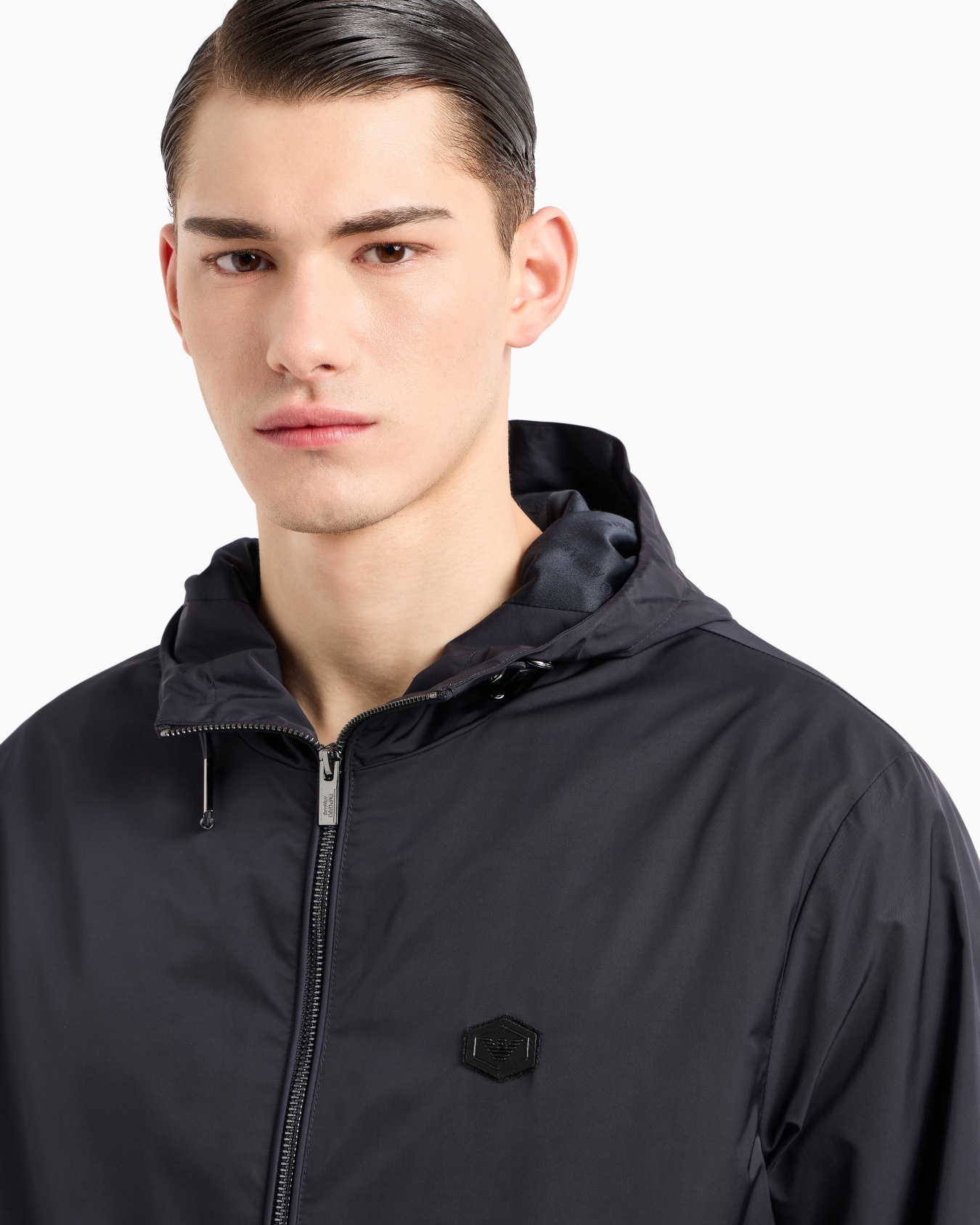 Blouson en nylon déperlant avec capuche et écusson logo Diapositive 4