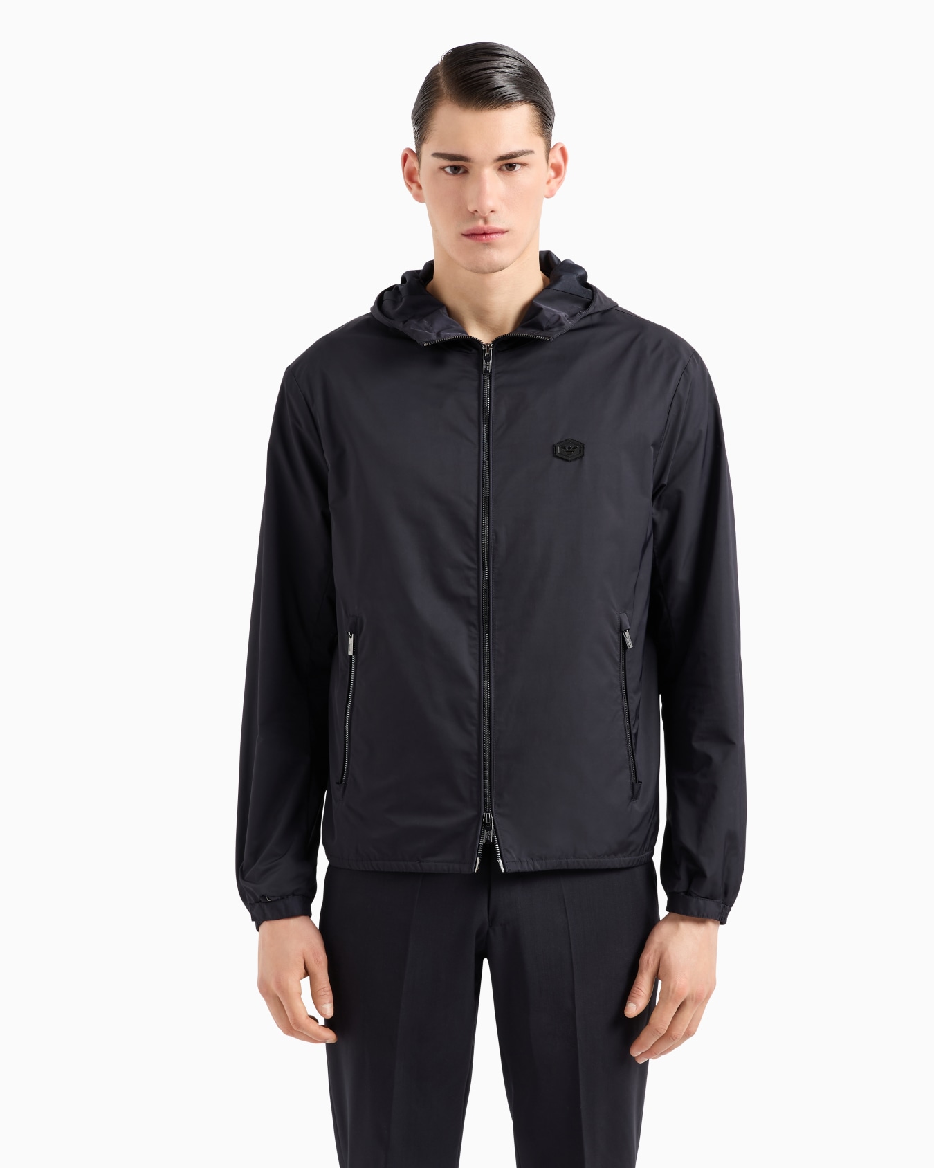 Blouson en nylon déperlant avec capuche et écusson logo Diapositive 3