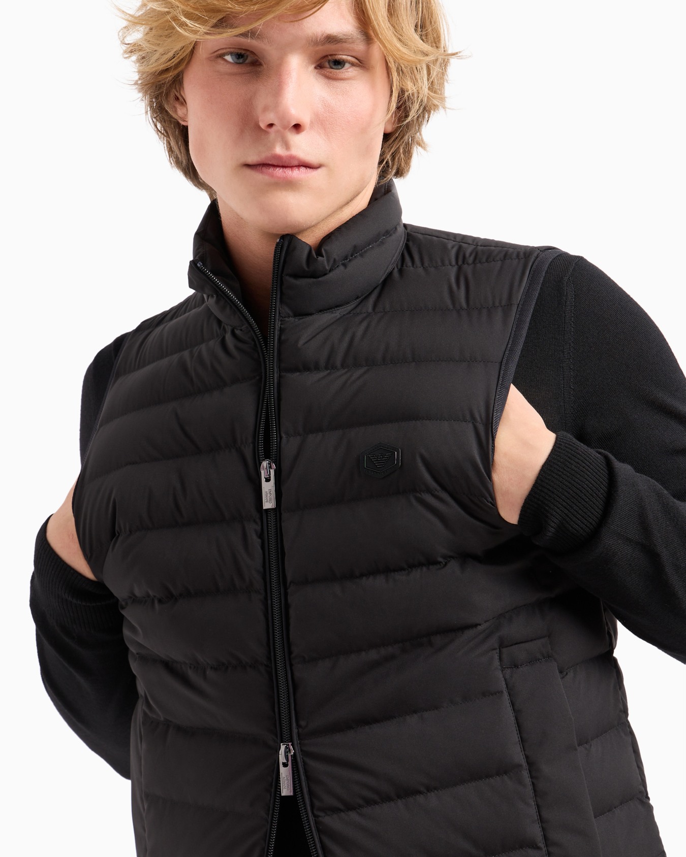 Sleeveless full-zip down jacket in quilted nylon with eagle logo patch Slide 4