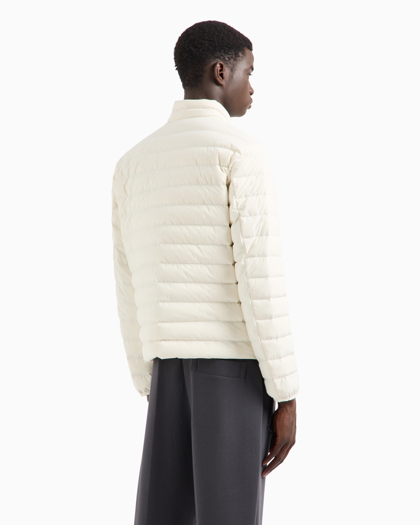 Chaqueta de plumas con cremallera completa en nailon acolchado y parche con logotipo de águila Diapositiva 2