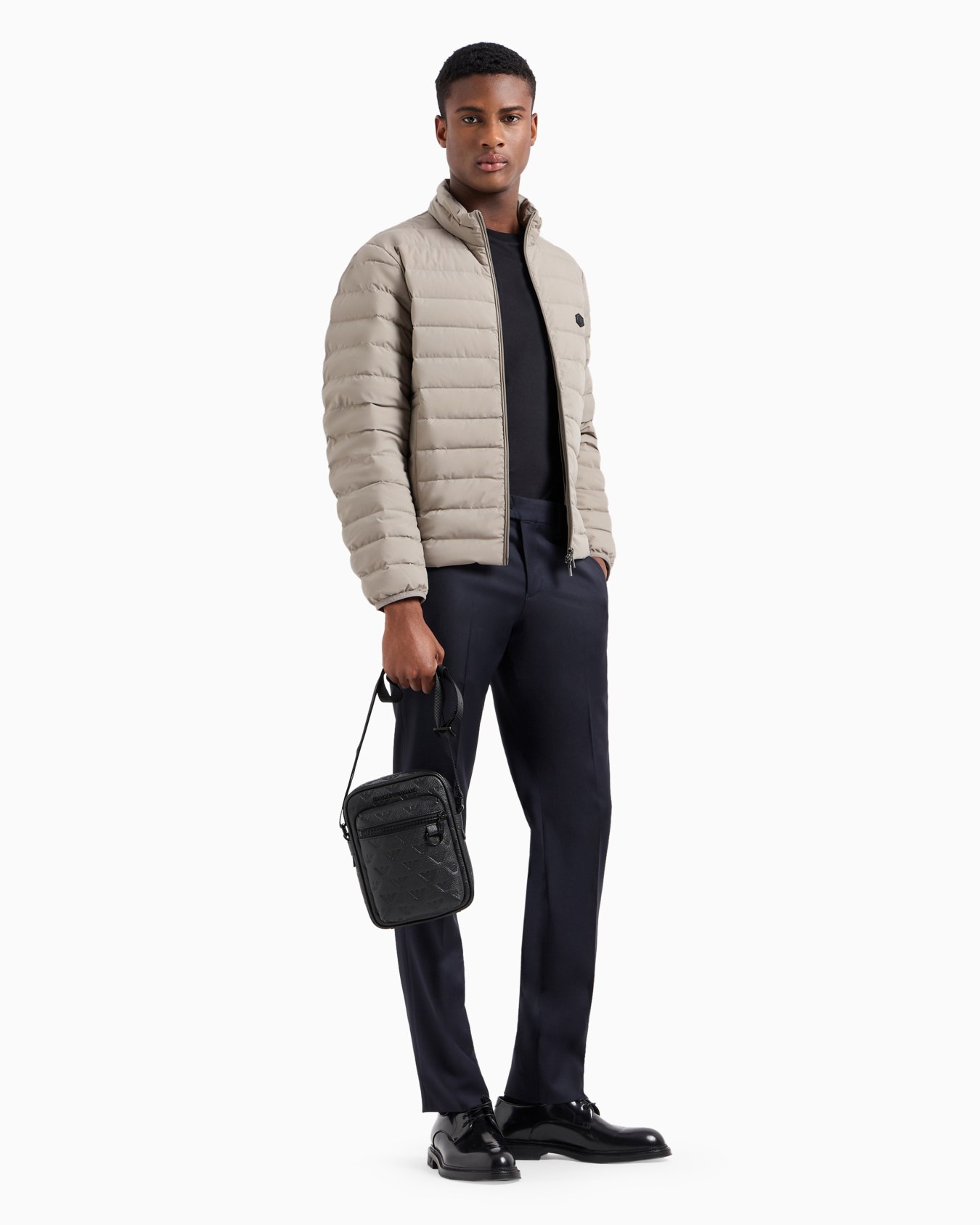Daunenjacke mit durchgehendem Reißverschluss aus gestepptem Nylon mit Adler-Logo-Aufnäher Folie 3