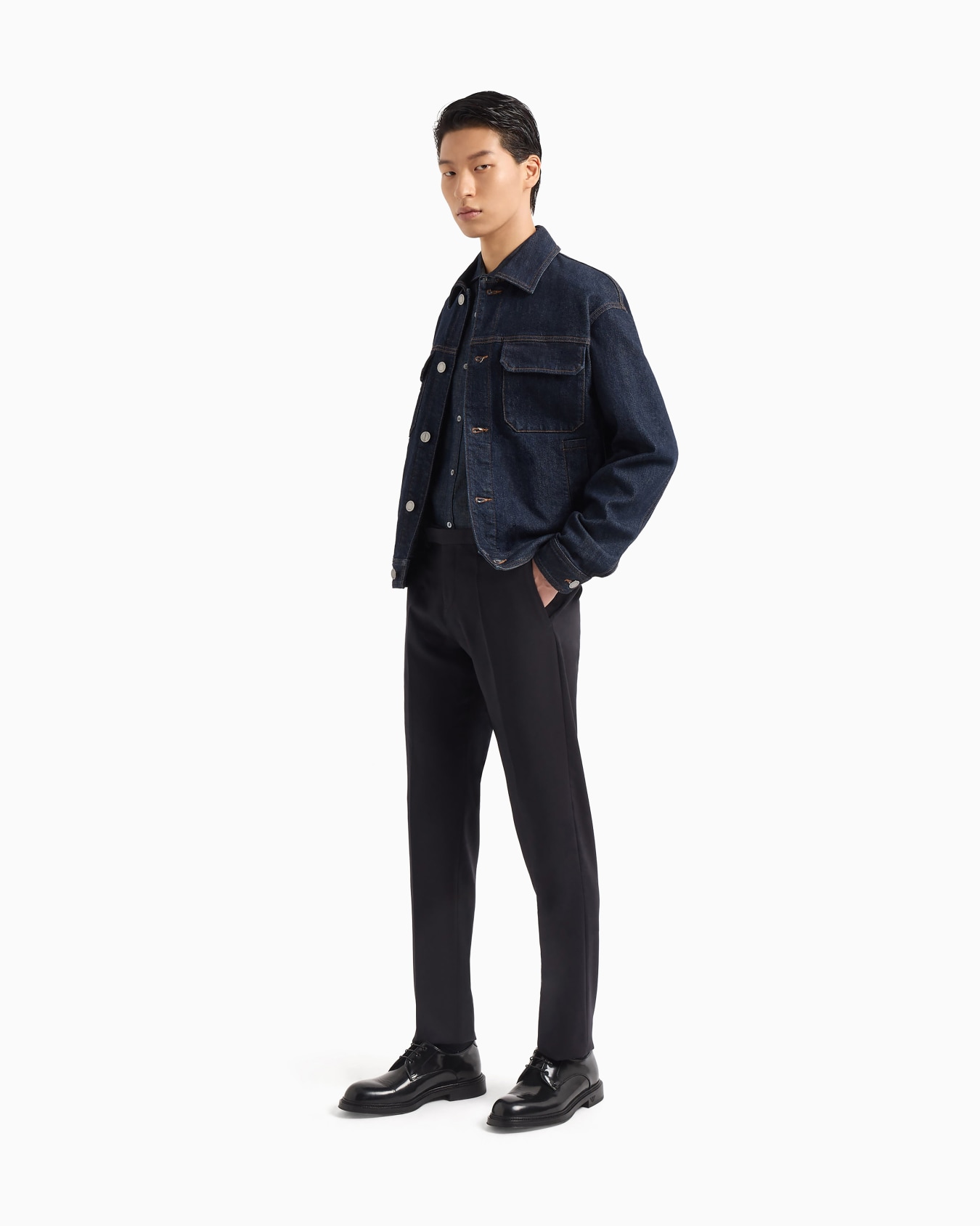 Rinse-washed denim jacket Slide 1
