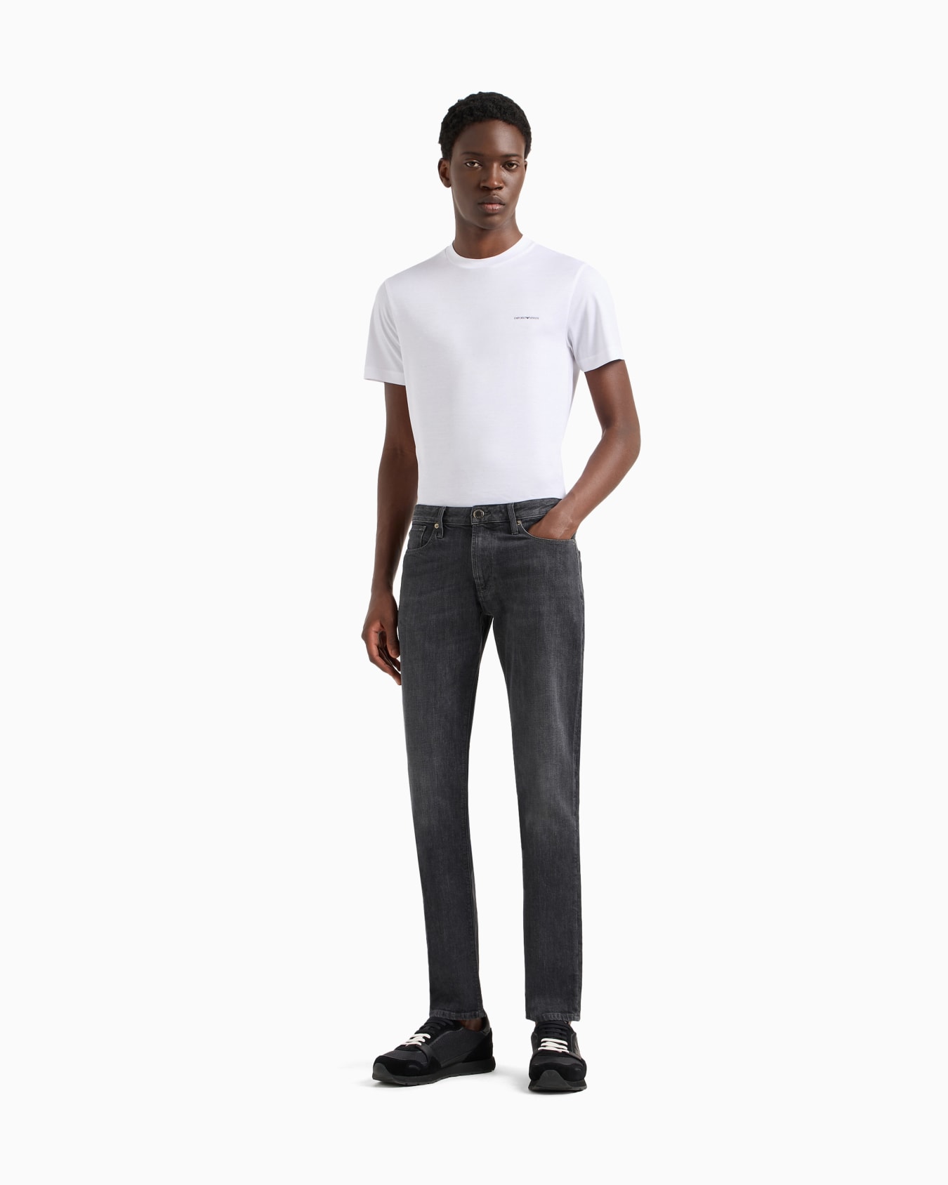 Vaqueros J06 slim fit de cómoda sarga denim jaspeada de 10 onzas Diapositiva 1