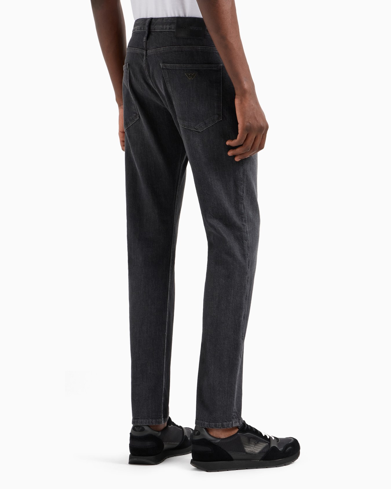 Vaqueros J06 slim fit de cómoda sarga denim jaspeada de 10 onzas Diapositiva 2