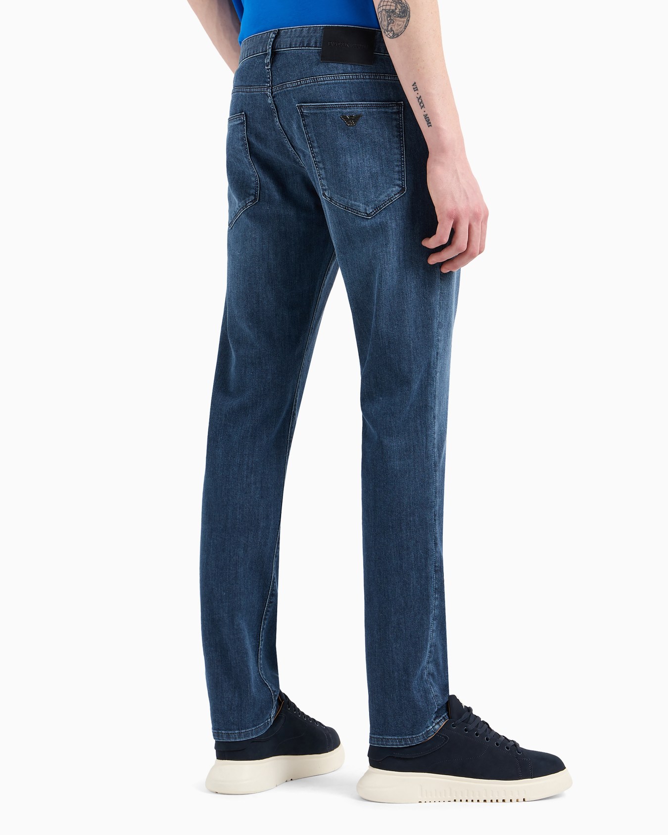 J06 Worn-effect wash, slim-fit, 8 oz denim jeans Slide 2