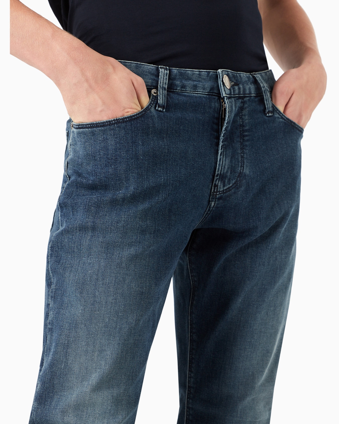 Vaqueros J06 slim fit en cómoda sarga de denim de 9,5 onzas Diapositiva 5