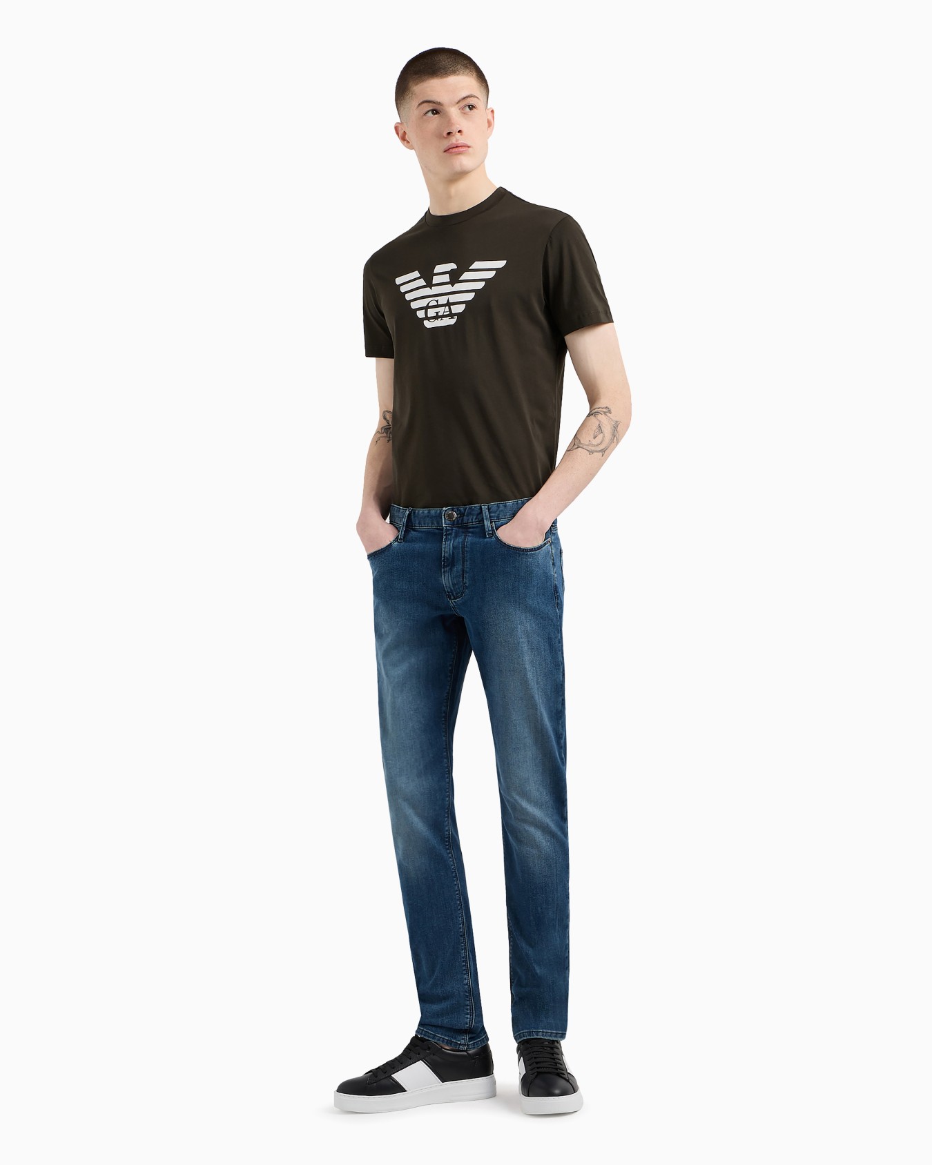 Vaqueros J06 slim fit en cómoda sarga de denim de 9,5 onzas Diapositiva 3