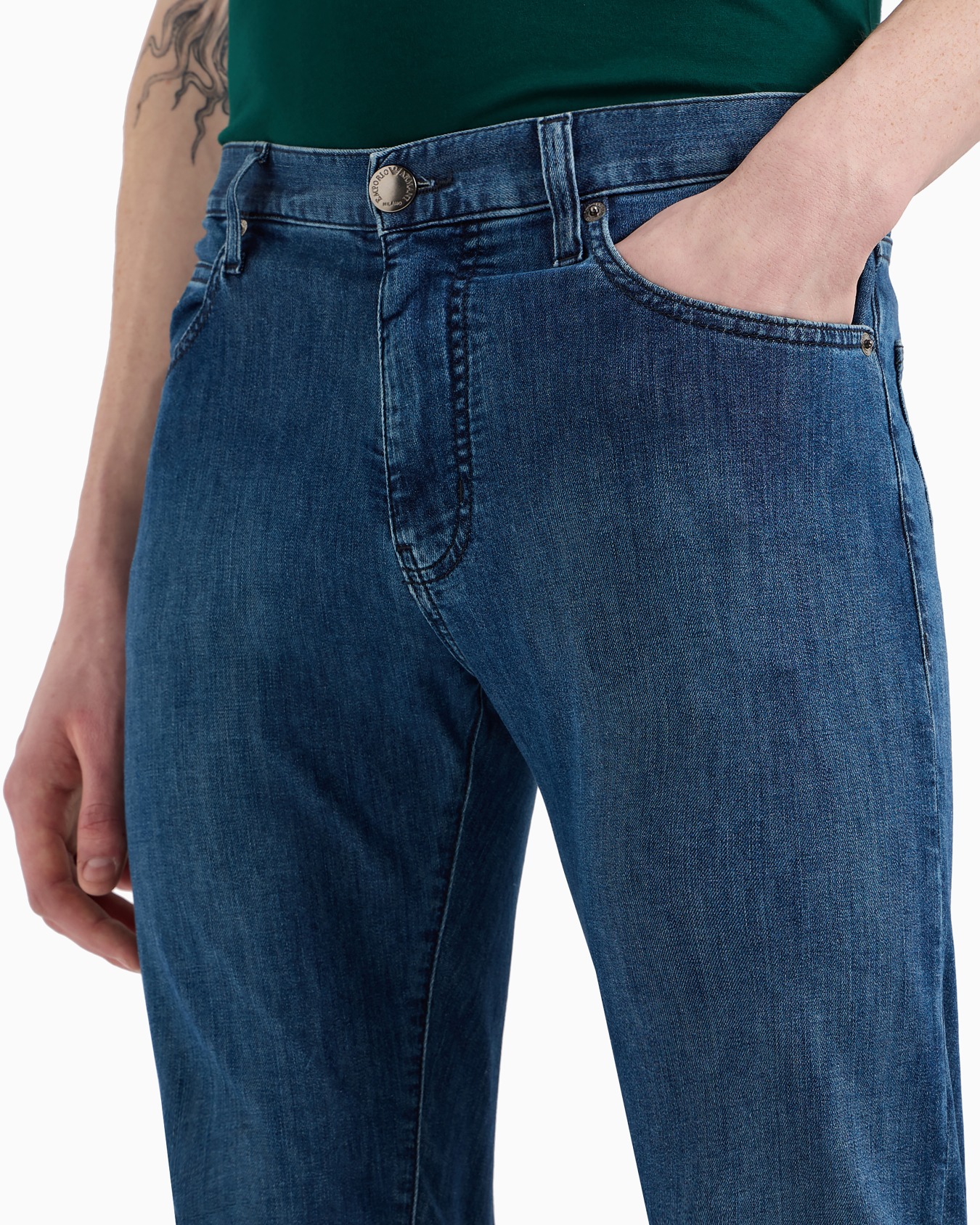 Vaqueros J45 regular fit en denim de 8 onzas con lavado efecto usado Diapositiva 4